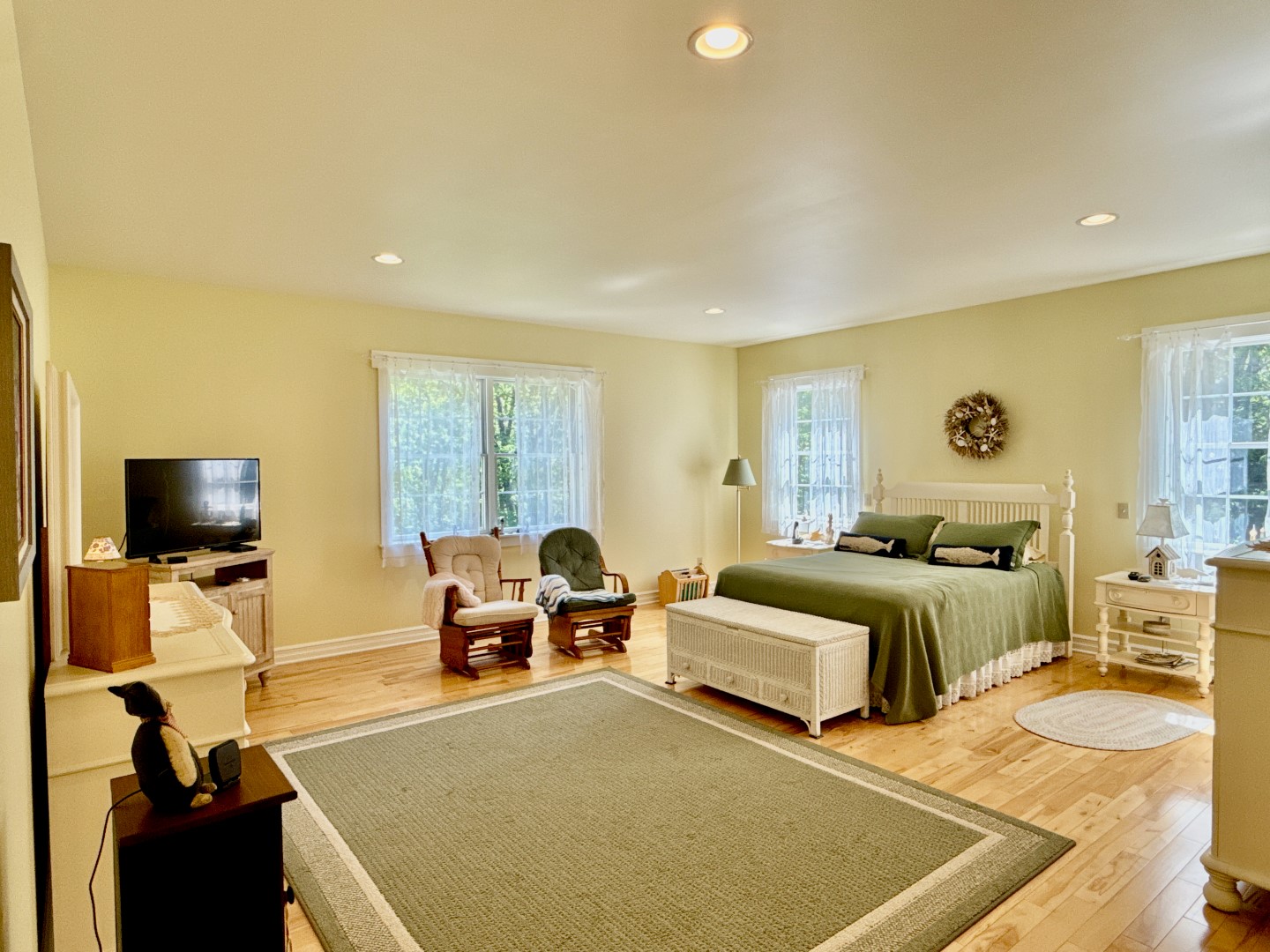 Hawley, Pennsylvania, 18428, United States, 3 Bedrooms Bedrooms, ,4 BathroomsBathrooms,Residential,For Sale,1846687