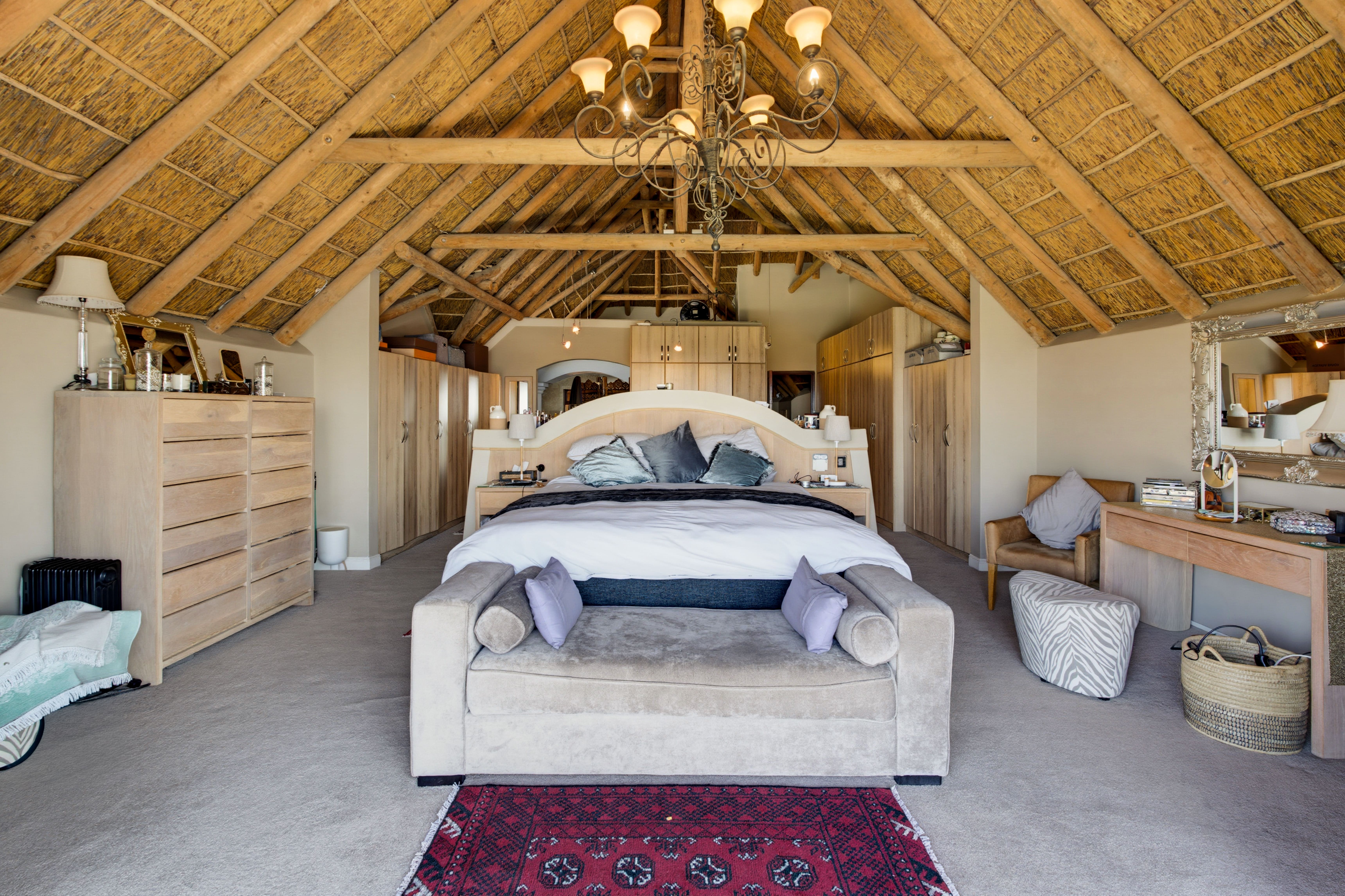  Elevated Family Living with Exceptional Mountain and Valley Views - 物件實景