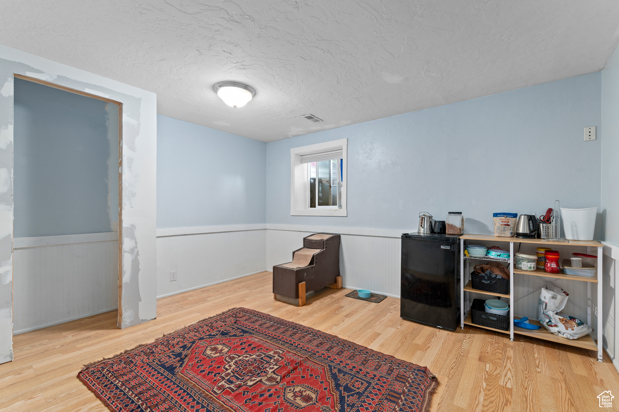 Sandy, Utah, 84093, United States, 6 Bedrooms Bedrooms, ,2 BathroomsBathrooms,Residential,For Sale,1882601