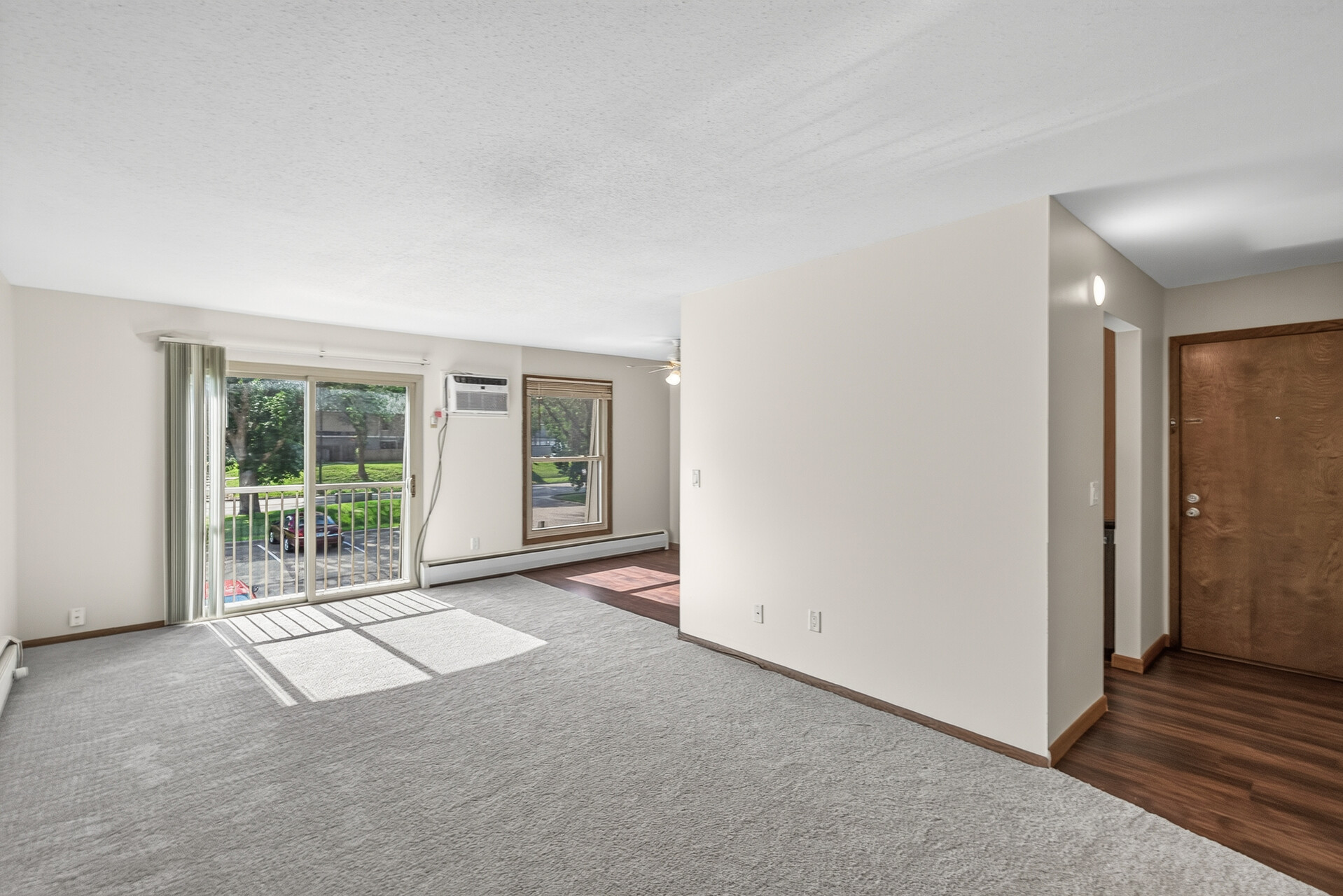  Bright Updated Condo Near Downtown Hopkins - 物件實景