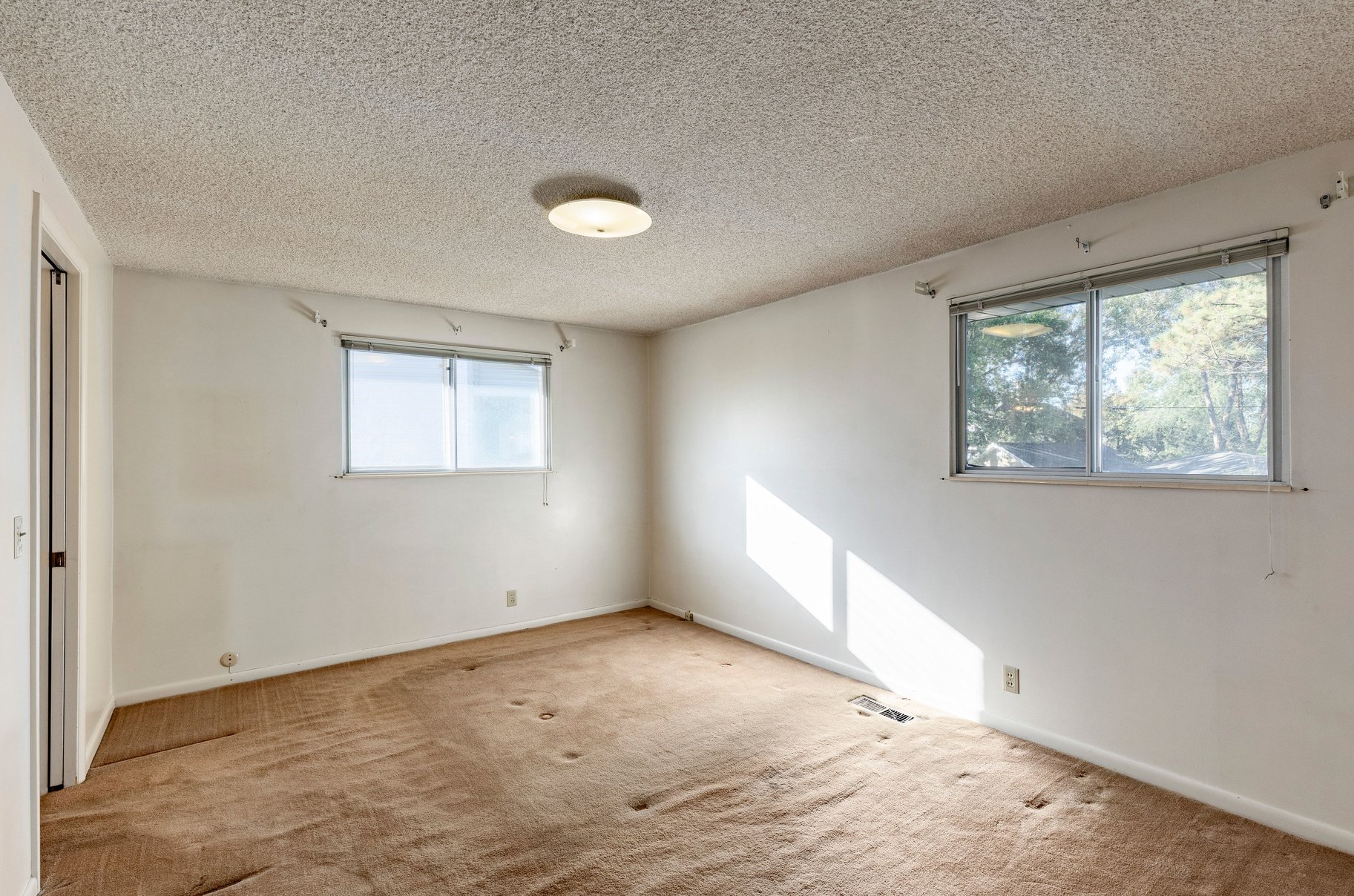  Solid Millcreek Home with Huge Workshop - 物件實景