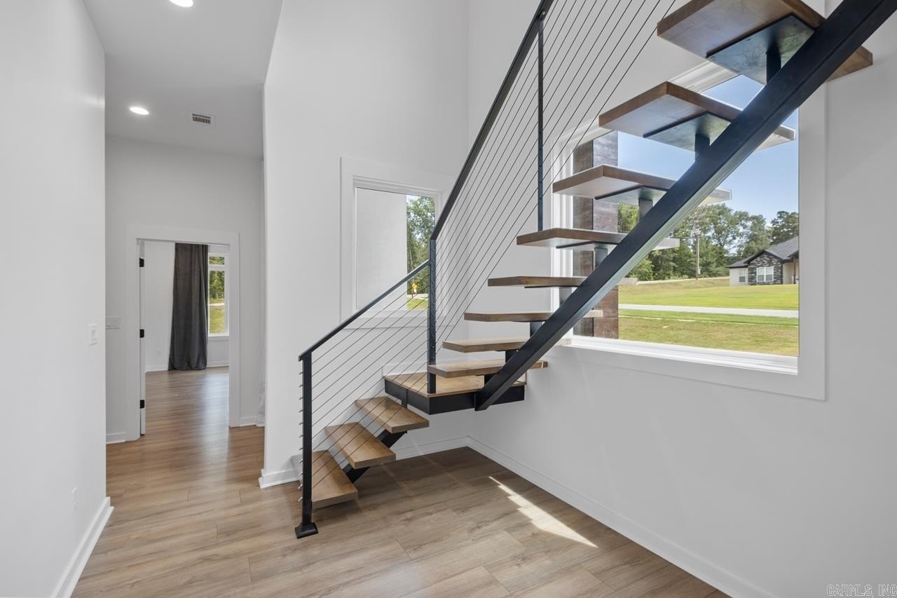 Bryant, Arkansas, 72022, United States, 5 Bedrooms Bedrooms, ,5 BathroomsBathrooms,Residential,For Sale,1978792