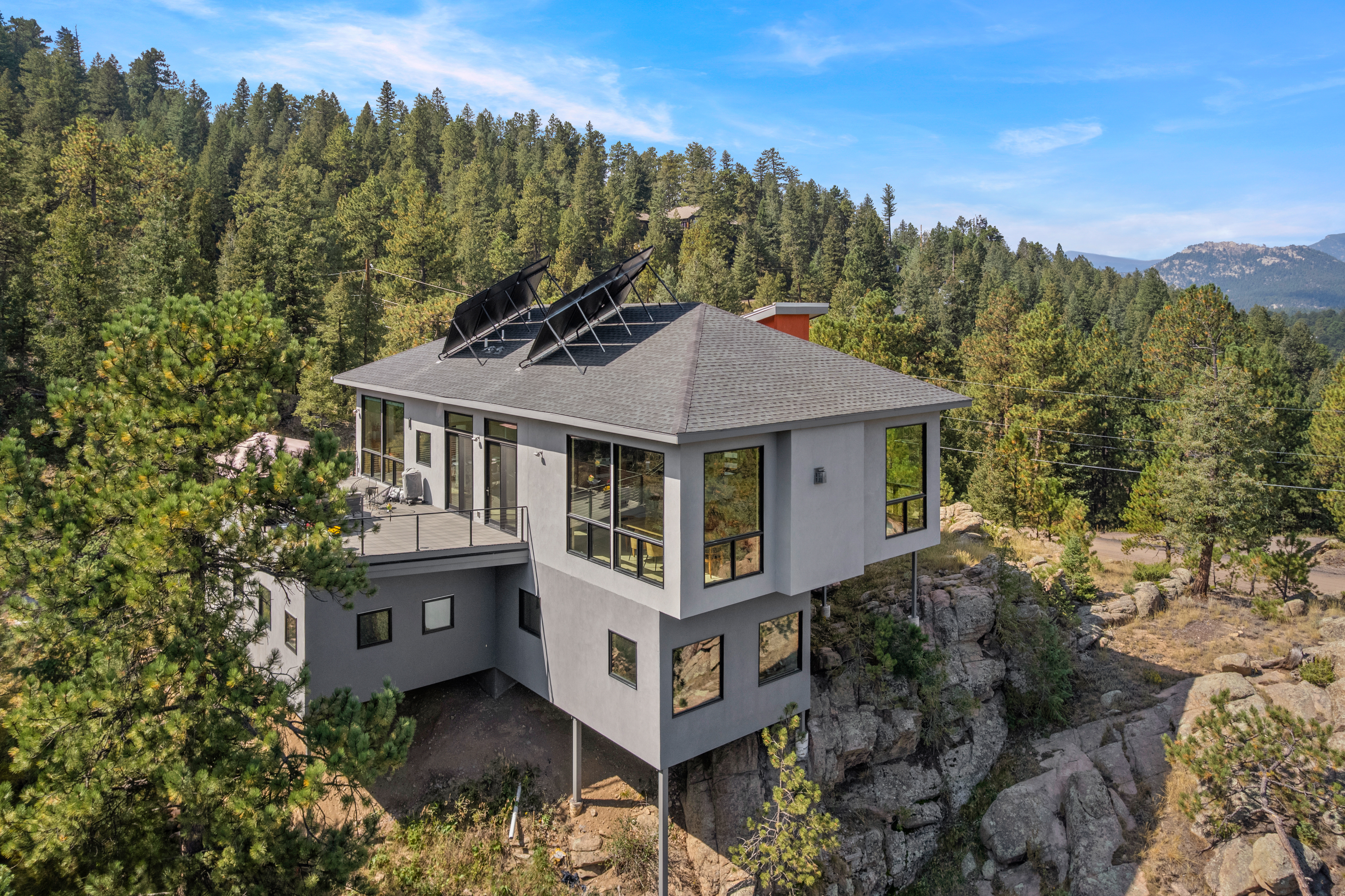  Modern Mountain Residence with Dramatic Architecture - 物件實景