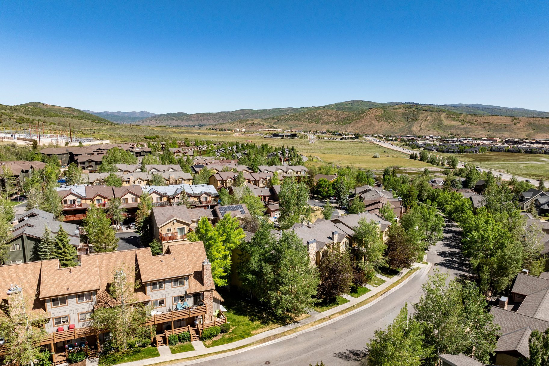  4-bedroom townhome in the Highly Desired Bear Hollow Community - 物件實景