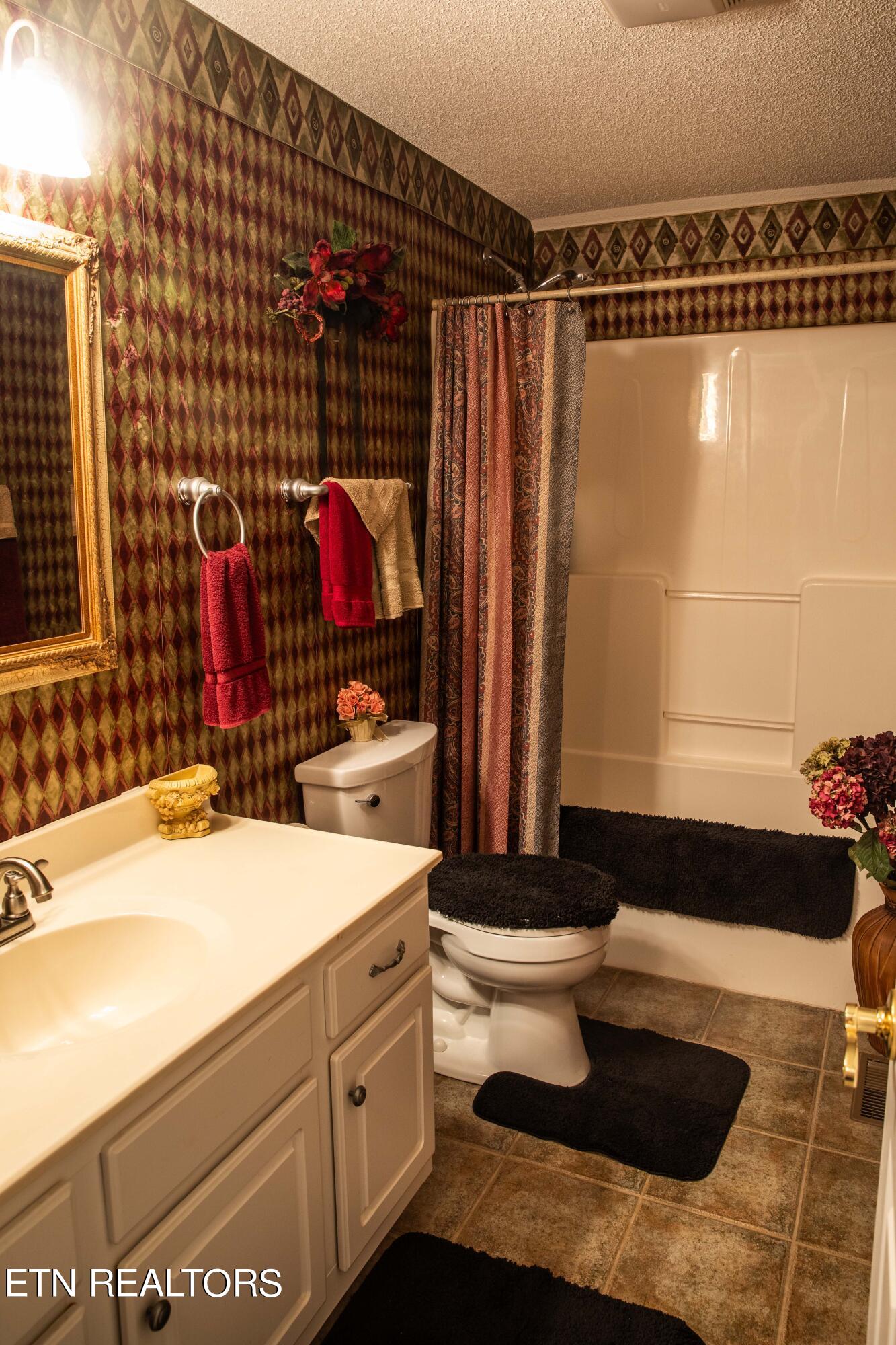 New Tazewell, Tennessee, 37825, United States, 5 Bedrooms Bedrooms, ,4 BathroomsBathrooms,Residential,For Sale,1795344