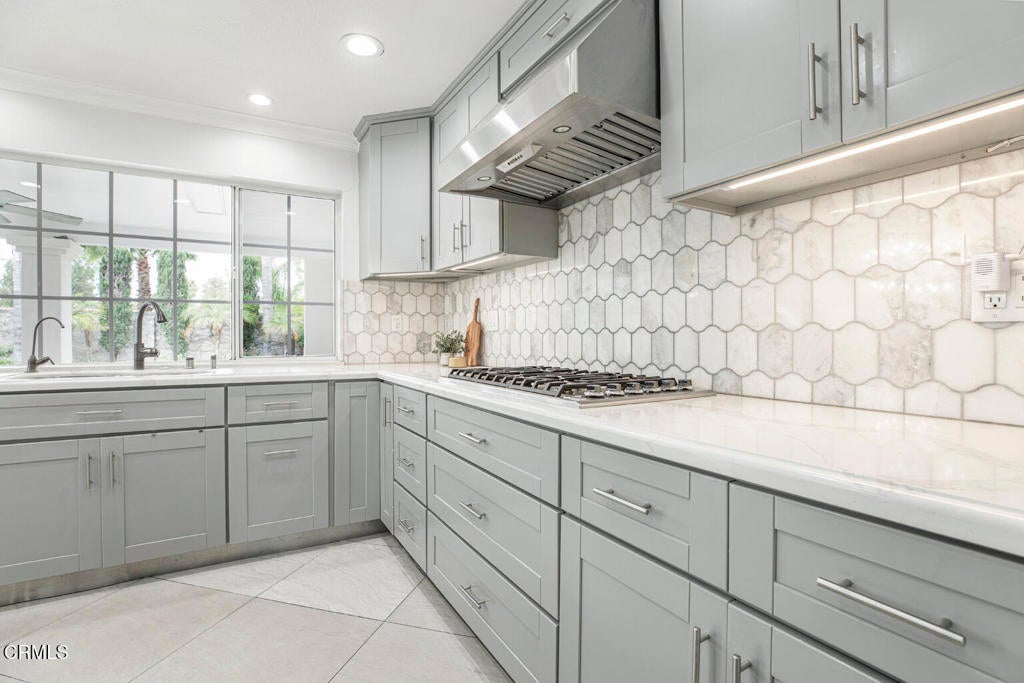 Los Angeles, California, 91352, United States, 5 Bedrooms Bedrooms, ,5 BathroomsBathrooms,Residential,For Sale,1941617