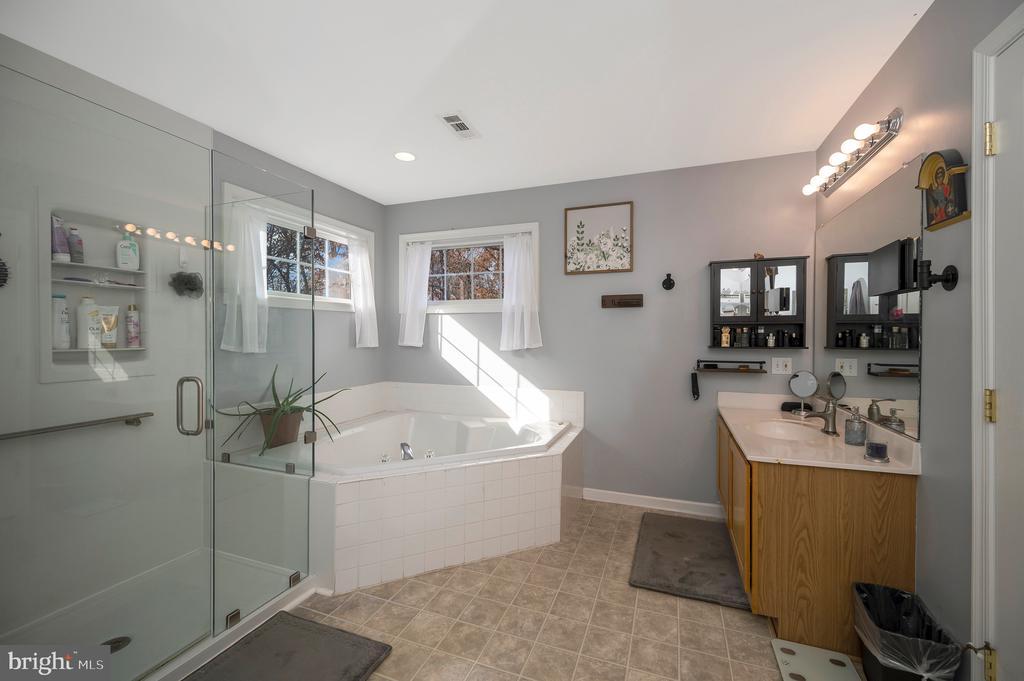 Fredericksburg, Virginia, 22405, United States, 5 Bedrooms Bedrooms, ,4 BathroomsBathrooms,Residential,For Sale,1993434