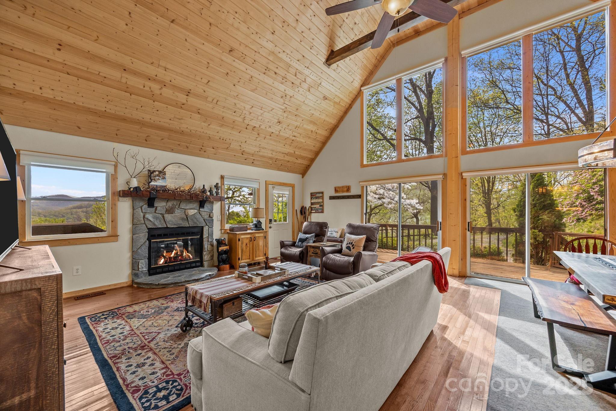 Waynesville, North Carolina, 28785, United States, 3 Bedrooms Bedrooms, ,2 BathroomsBathrooms,Residential,For Sale,1793601