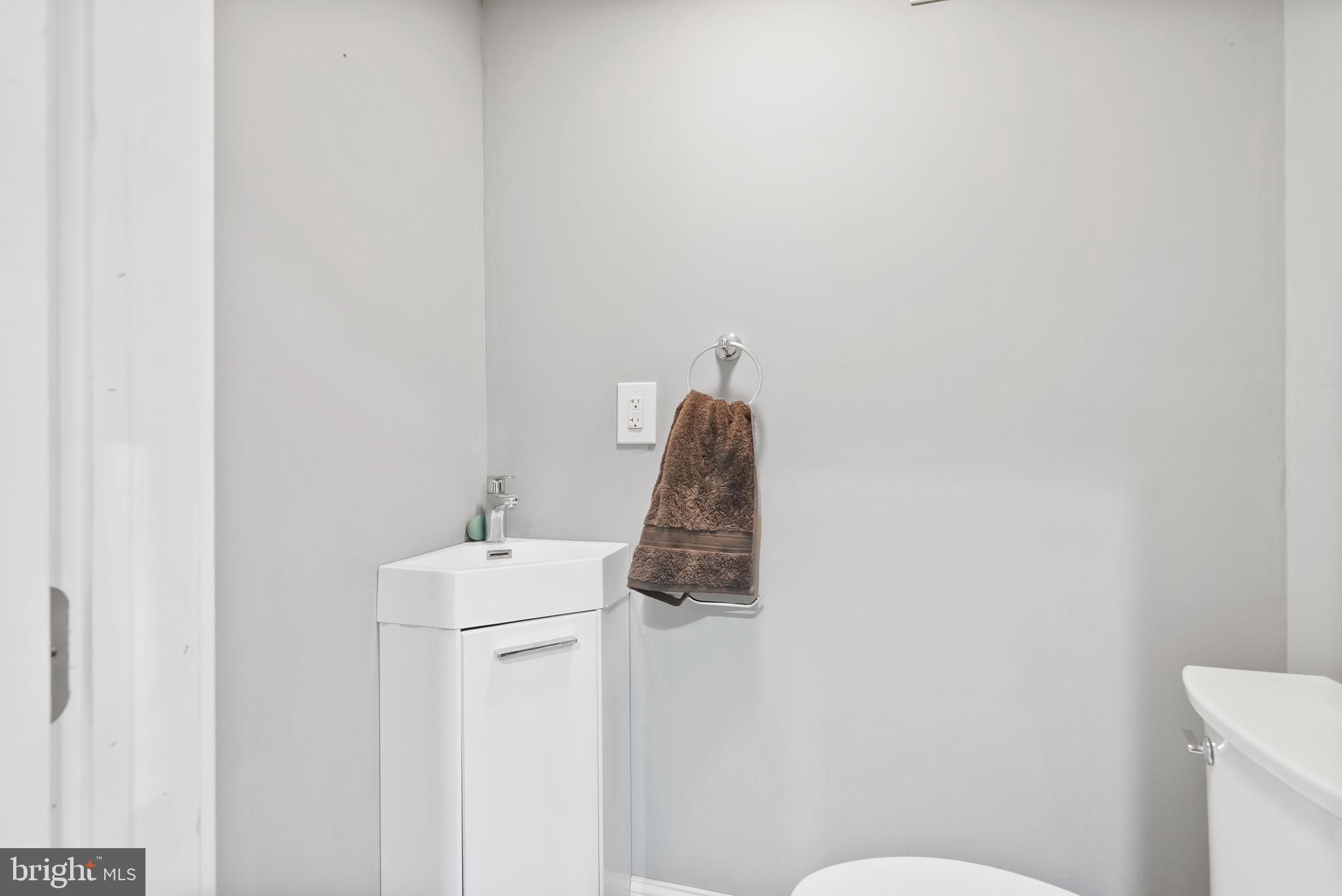 PHILADELPHIA, Pennsylvania, 19146, United States, 3 Bedrooms Bedrooms, ,3 BathroomsBathrooms,Residential,For Sale,1889775