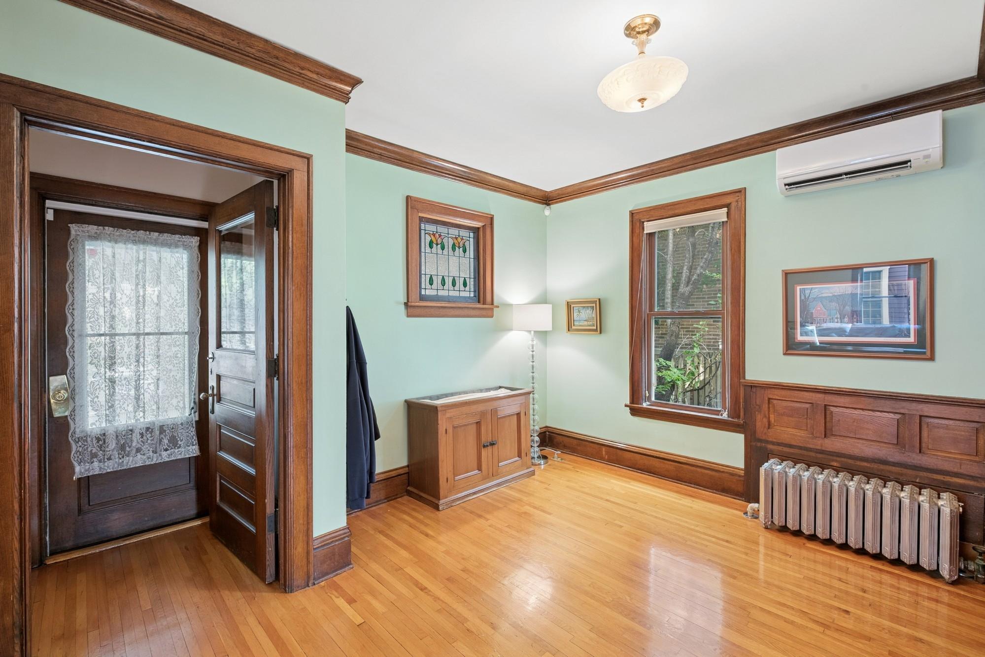 Minneapolis, Minnesota, 55408, United States, 4 Bedrooms Bedrooms, ,2 BathroomsBathrooms,Residential,For Sale,1919825