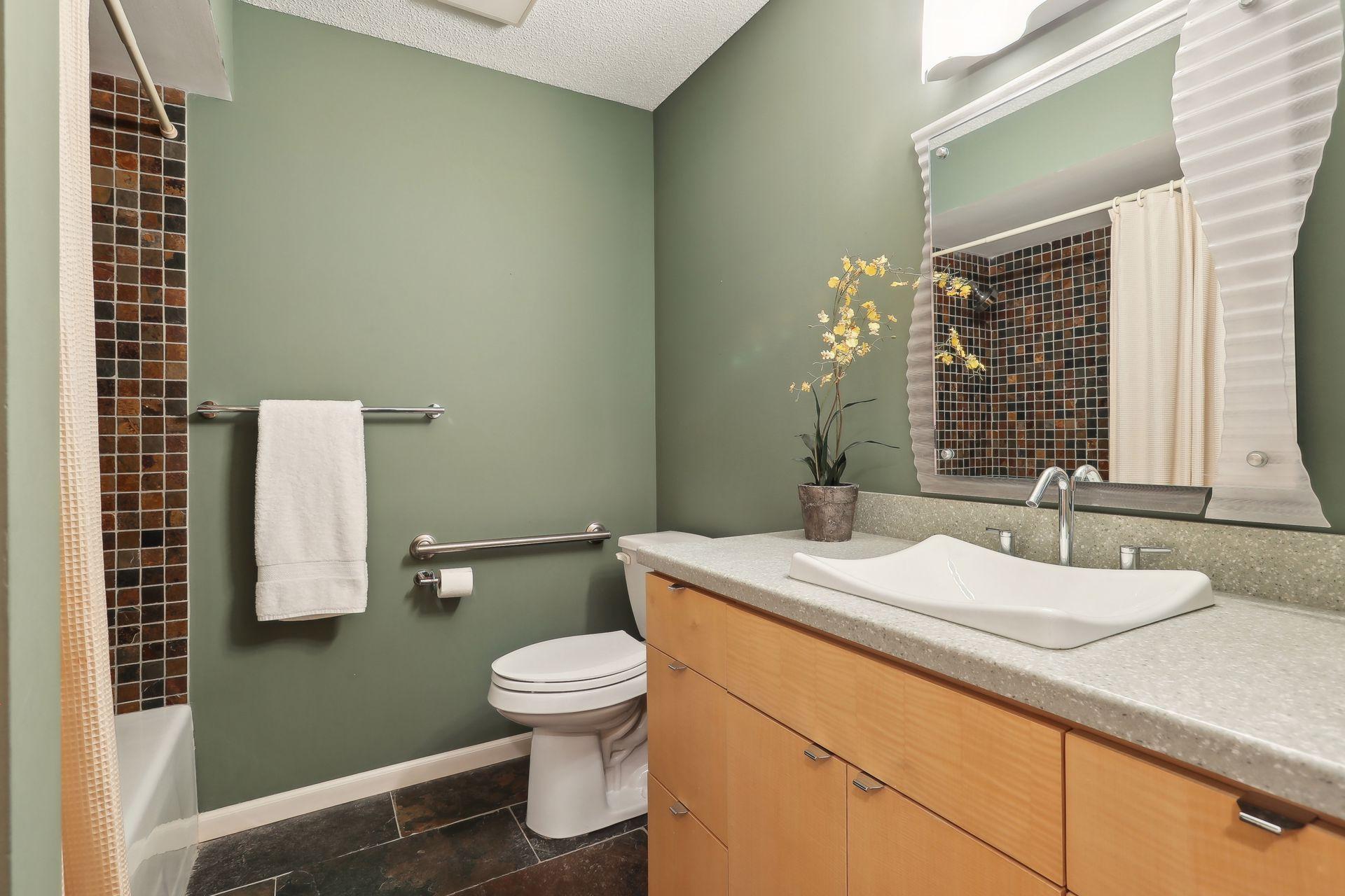 Minneapolis, Minnesota, 55403, United States, 2 Bedrooms Bedrooms, ,1 BathroomBathrooms,Residential,For Sale,1794027