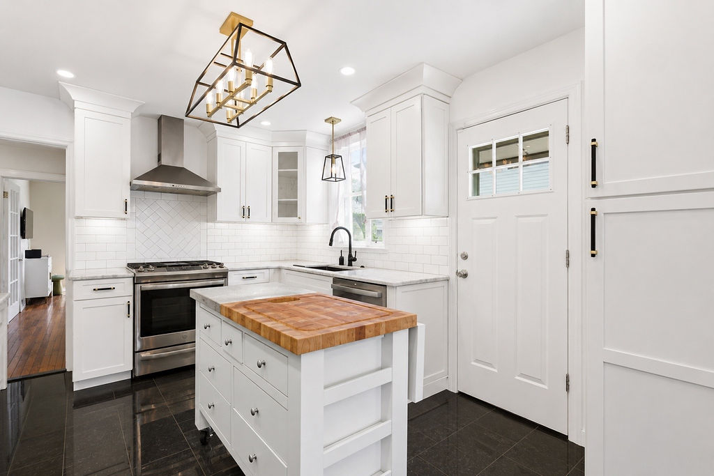East Rockaway, New York, 11518, United States, 4 Bedrooms Bedrooms, ,2 BathroomsBathrooms,Residential,For Sale,2048552