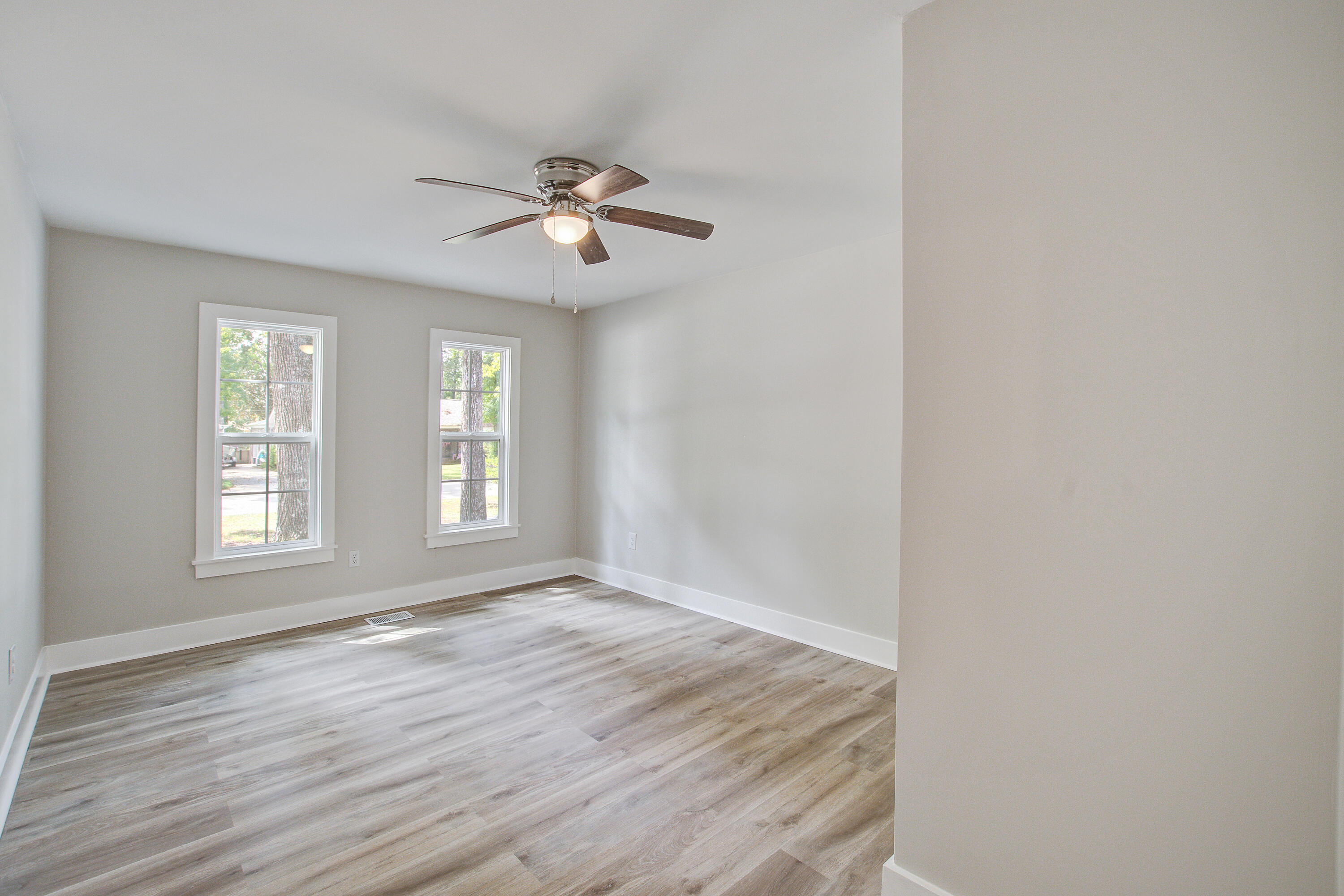Summerville, South Carolina, 29485, United States, 6 Bedrooms Bedrooms, ,3 BathroomsBathrooms,Residential,For Sale,1950313