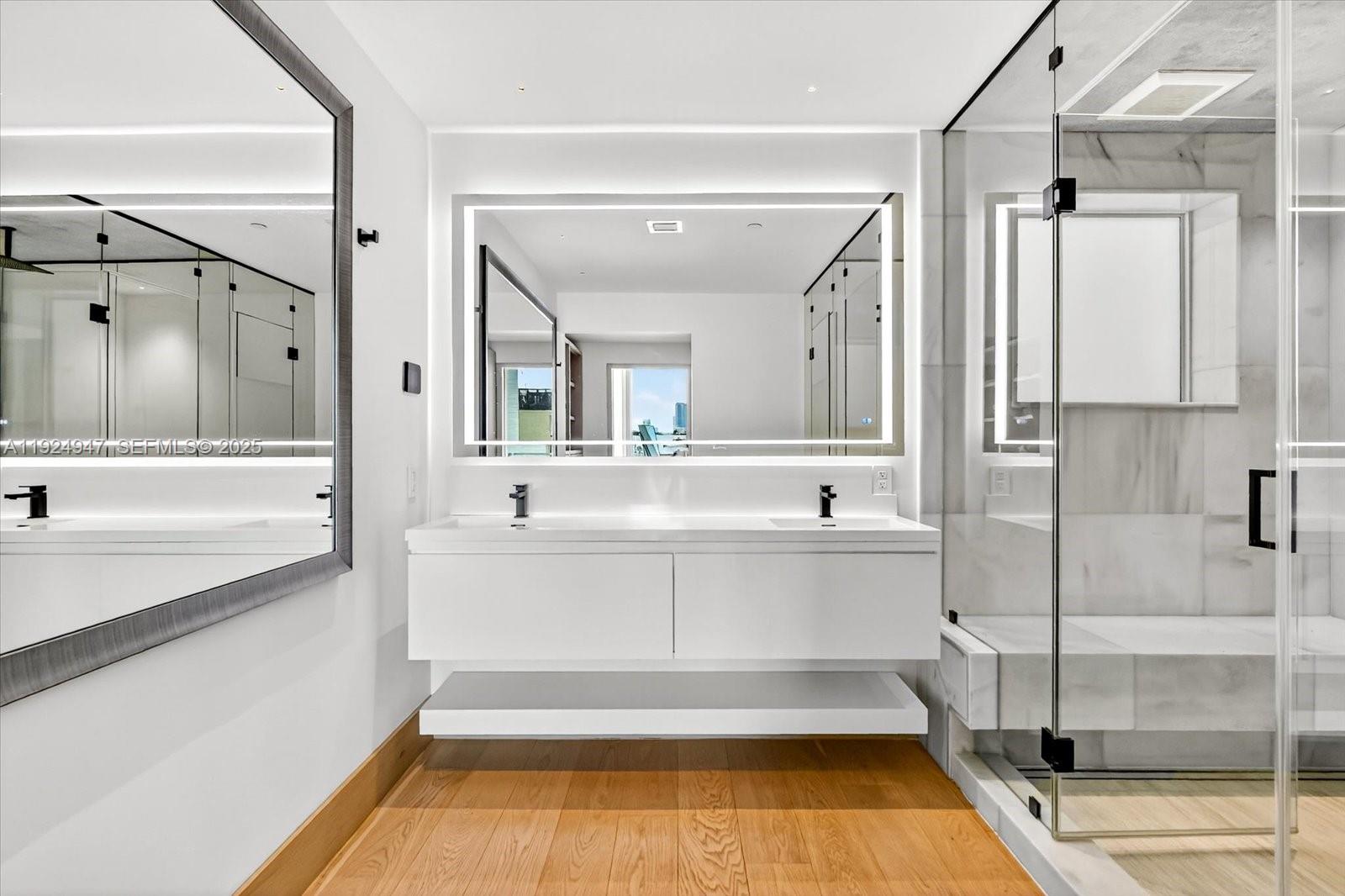 Miami Beach, Florida, 33139, United States, 3 Bedrooms Bedrooms, ,4 BathroomsBathrooms,Residential,For Sale,2003105