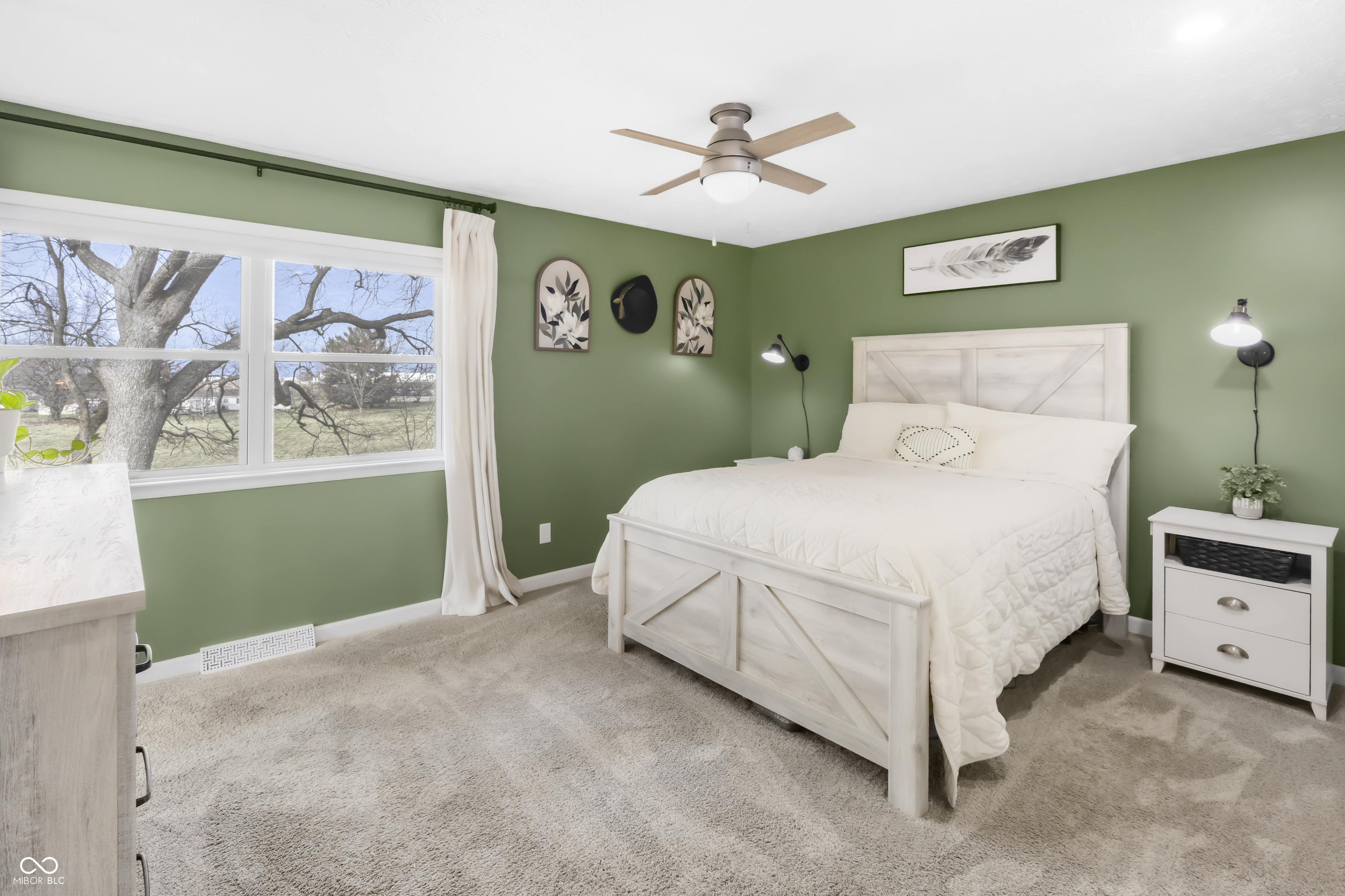 Whiteland, Indiana, 46184, United States, 3 Bedrooms Bedrooms, ,4 BathroomsBathrooms,Residential,For Sale,2007779