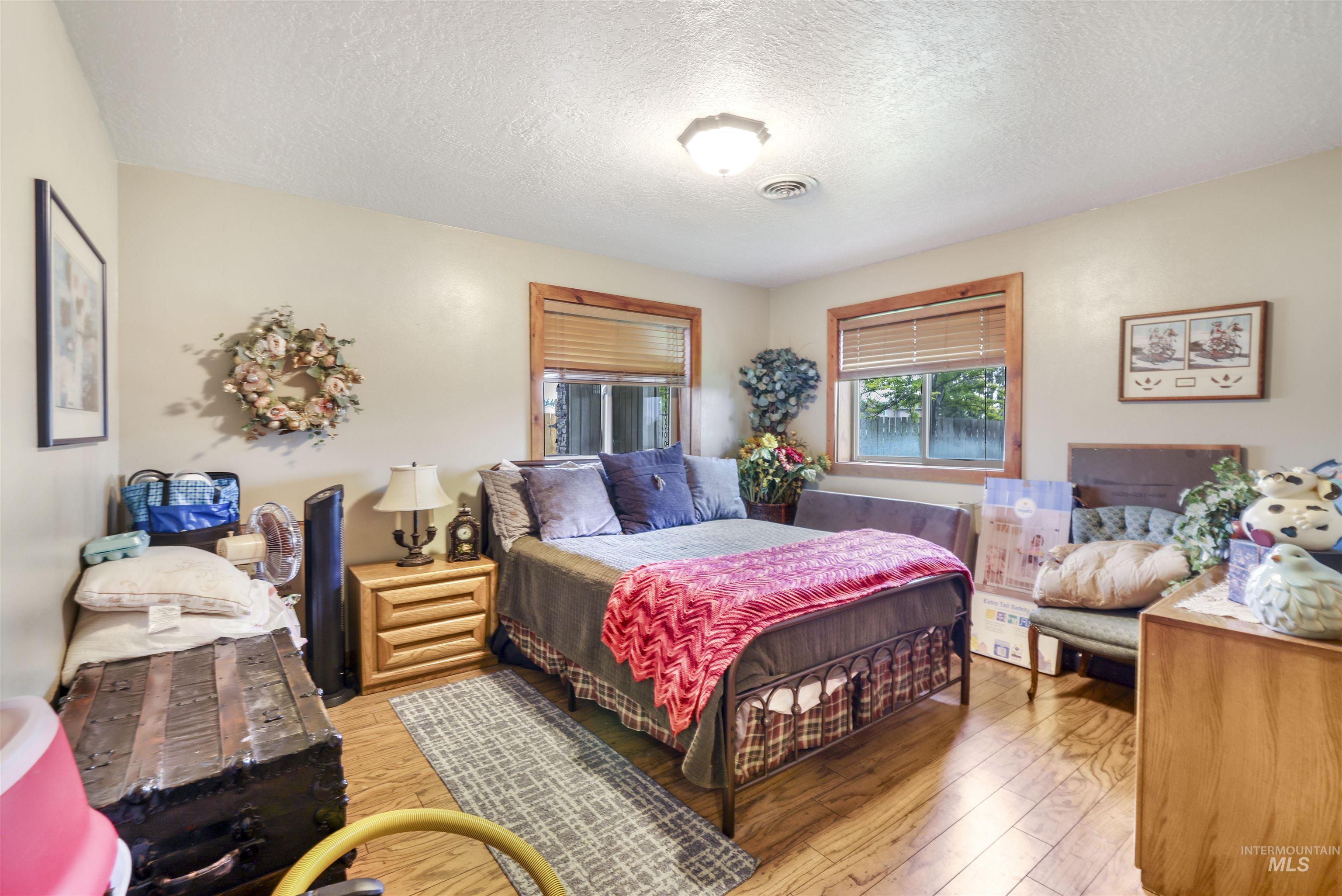 Twin Falls, Idaho, 83301, United States, 3 Bedrooms Bedrooms, ,2 BathroomsBathrooms,Residential,For Sale,1932611