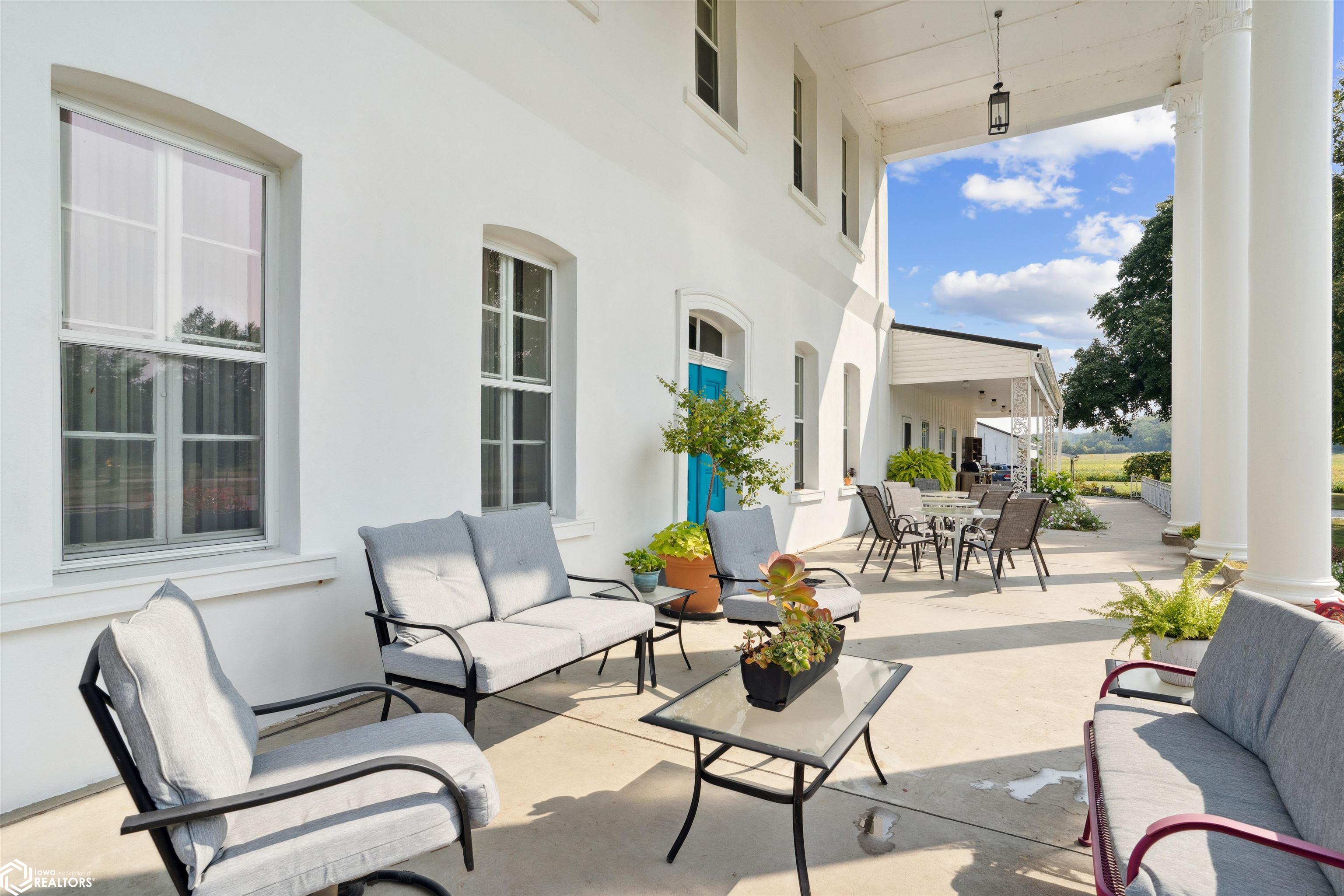 Dallas City, Illinois, 62330, United States, 8 Bedrooms Bedrooms, ,7 BathroomsBathrooms,Residential,For Sale,1980104