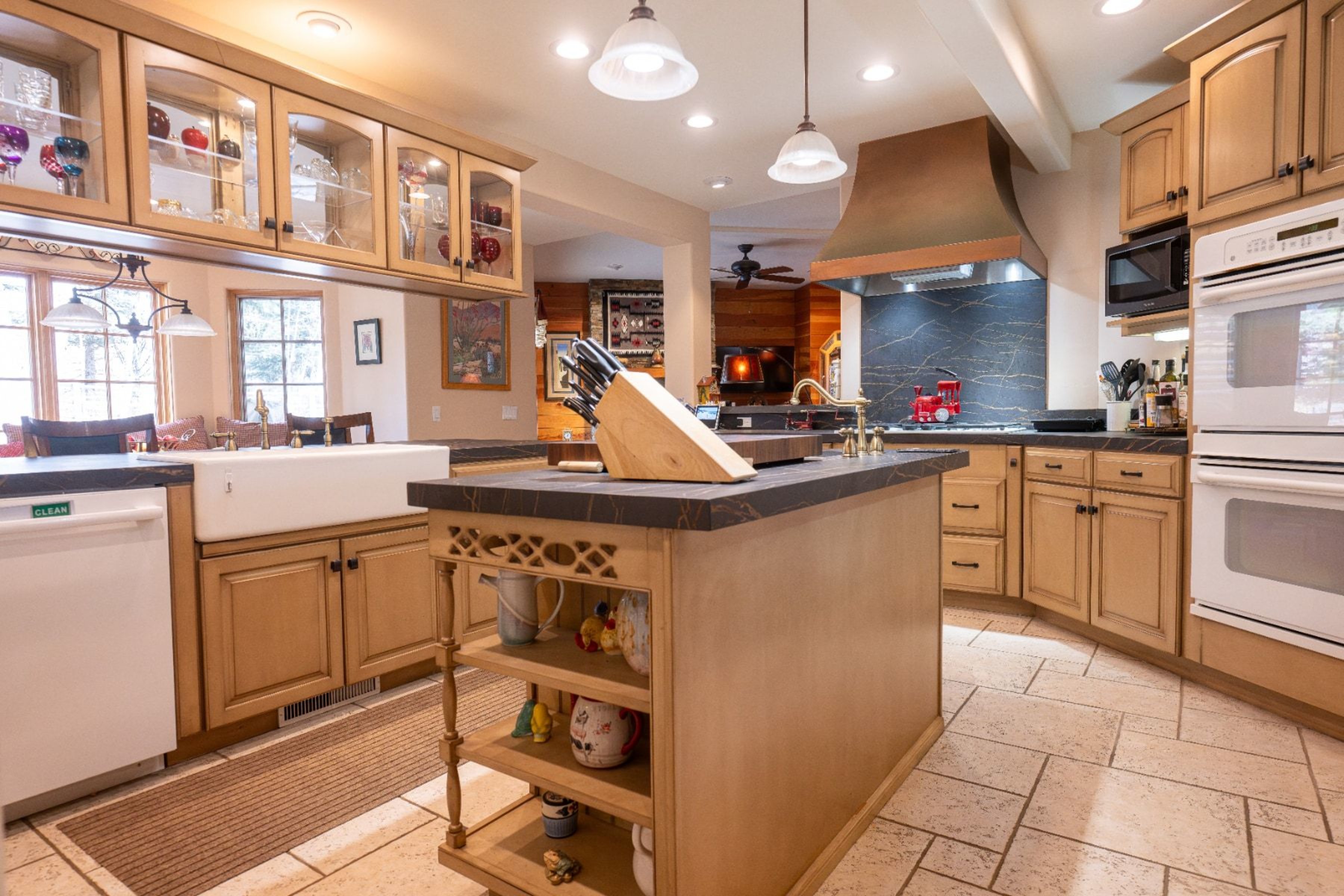  Beautiful Spacious Home, Privacy On 1.29 Acres - 物件實景