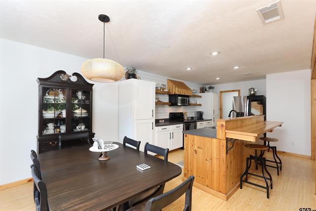 Mount Vernon, Texas, 75457, United States, 3 Bedrooms Bedrooms, ,2 BathroomsBathrooms,Residential,For Sale,1827231