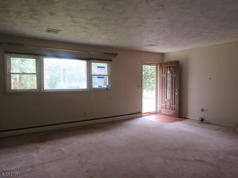 Piscataway Twp., New Jersey, 08854, United States, 3 Bedrooms Bedrooms, ,2 BathroomsBathrooms,Residential,For Sale,1949354