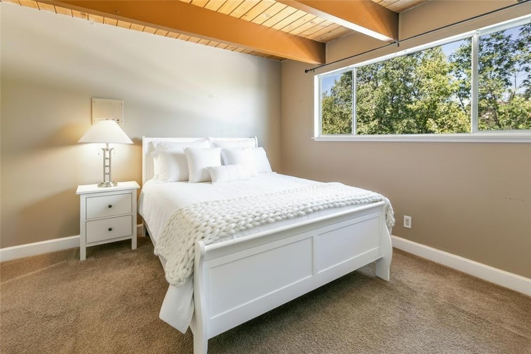 Lake Arrowhead, California, 92352, United States, 4 Bedrooms Bedrooms, ,3 BathroomsBathrooms,Residential,For Sale,2003033