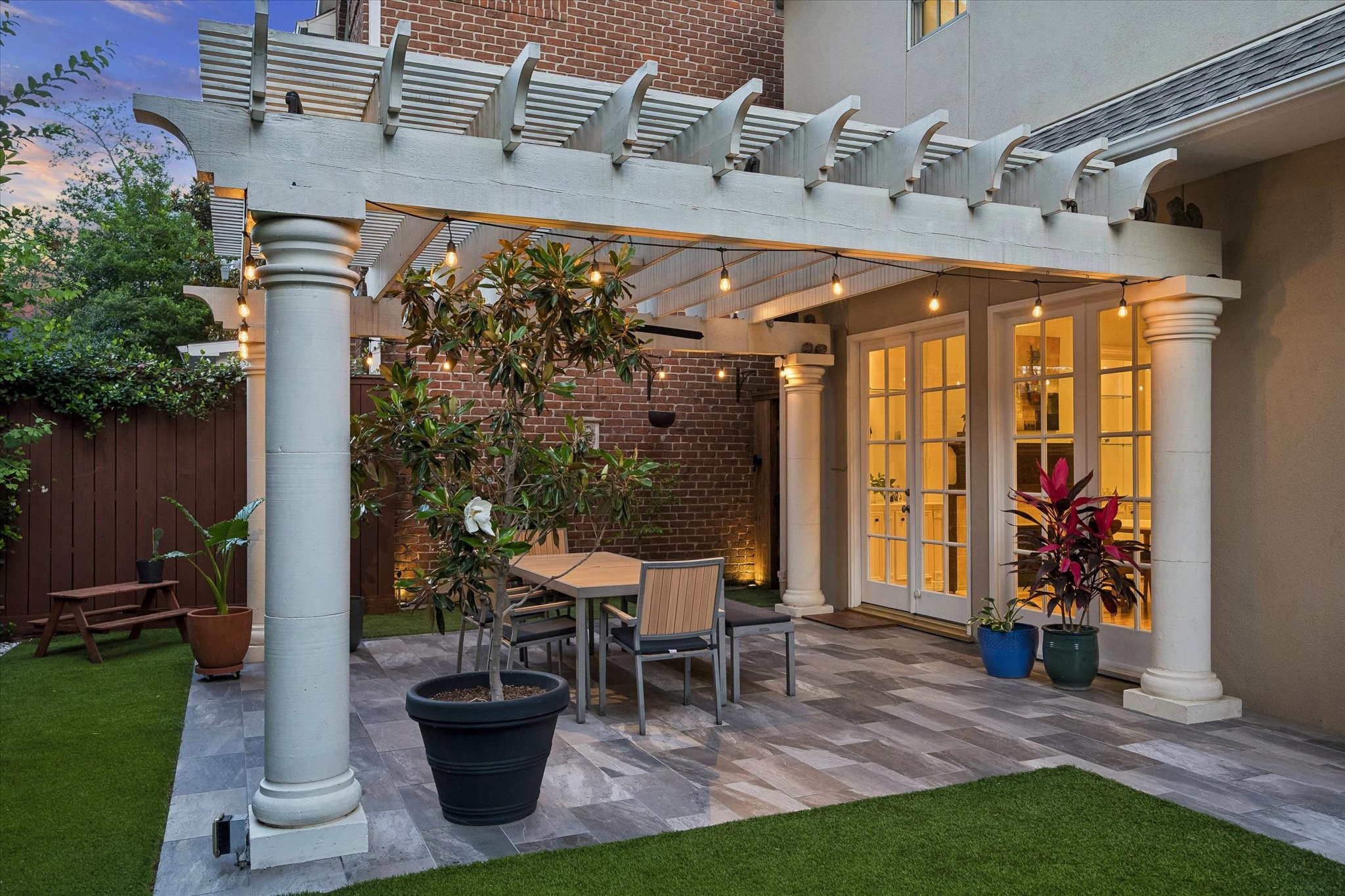  5732 Longmont Lane - 物件實景