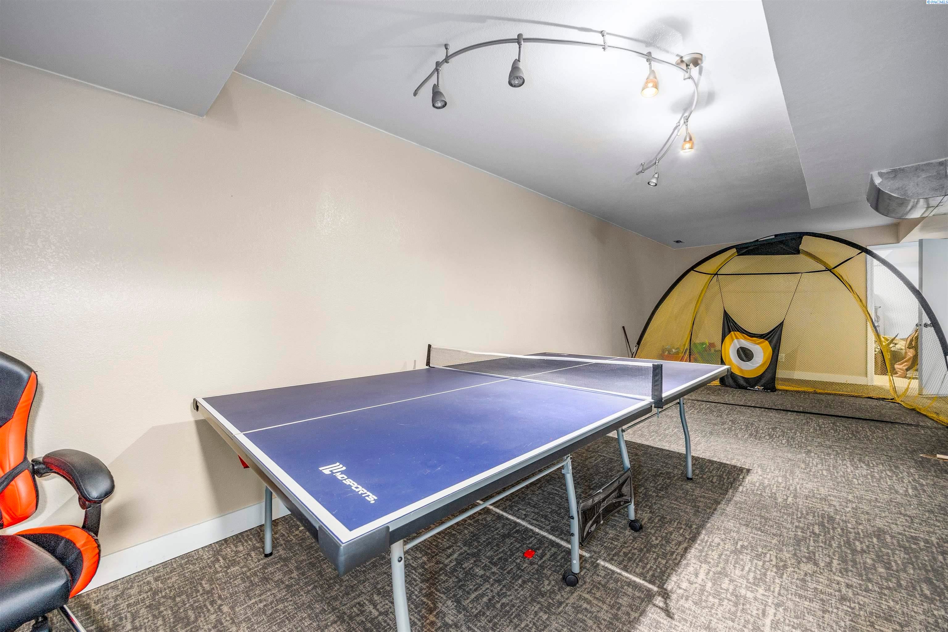 Kennewick, Washington, 99337, United States, 4 Bedrooms Bedrooms, ,2 BathroomsBathrooms,Residential,For Sale,1978666