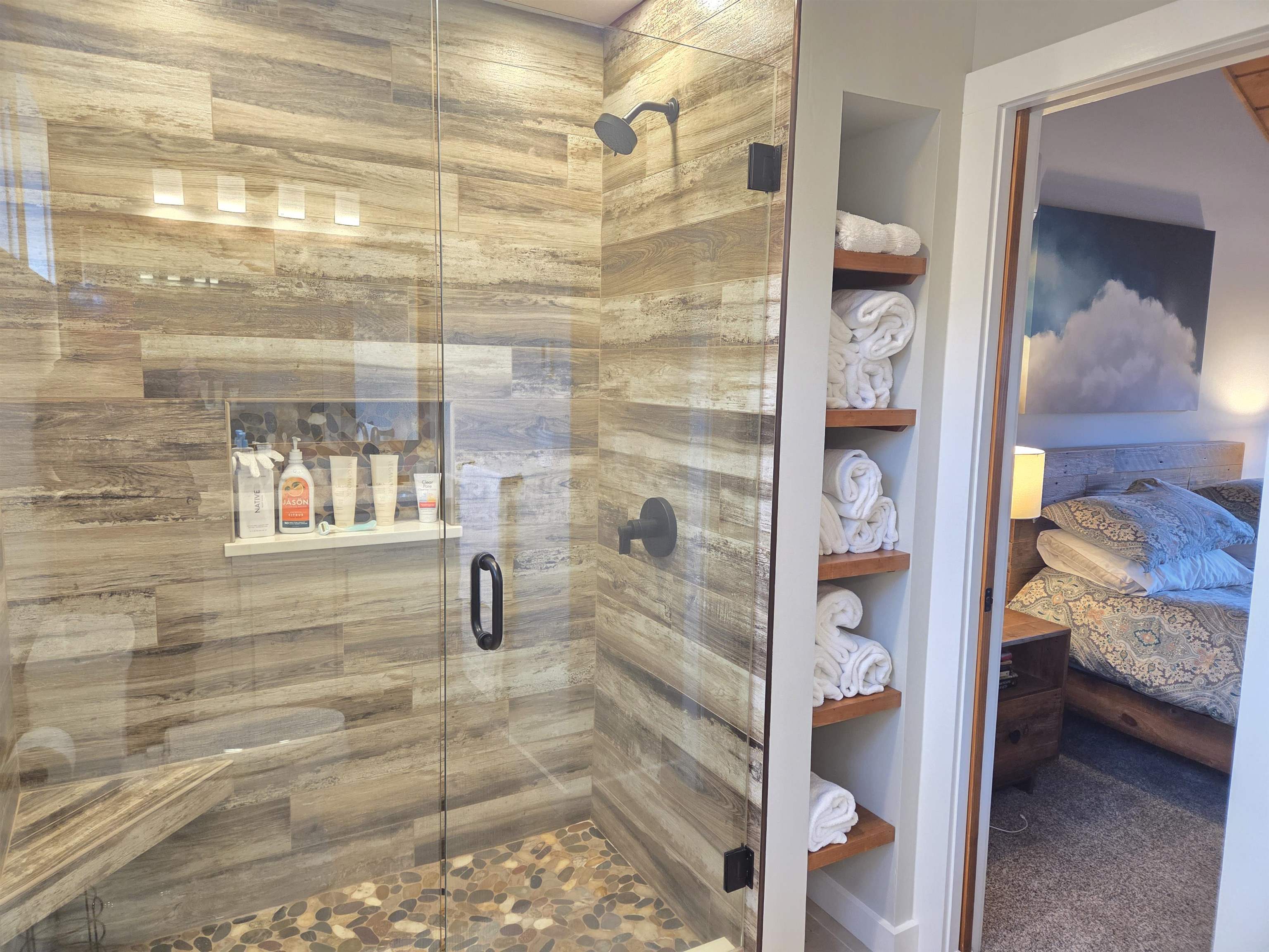 Lincoln, New Hampshire, 03251, United States, 3 Bedrooms Bedrooms, ,2 BathroomsBathrooms,Residential,For Sale,1987969