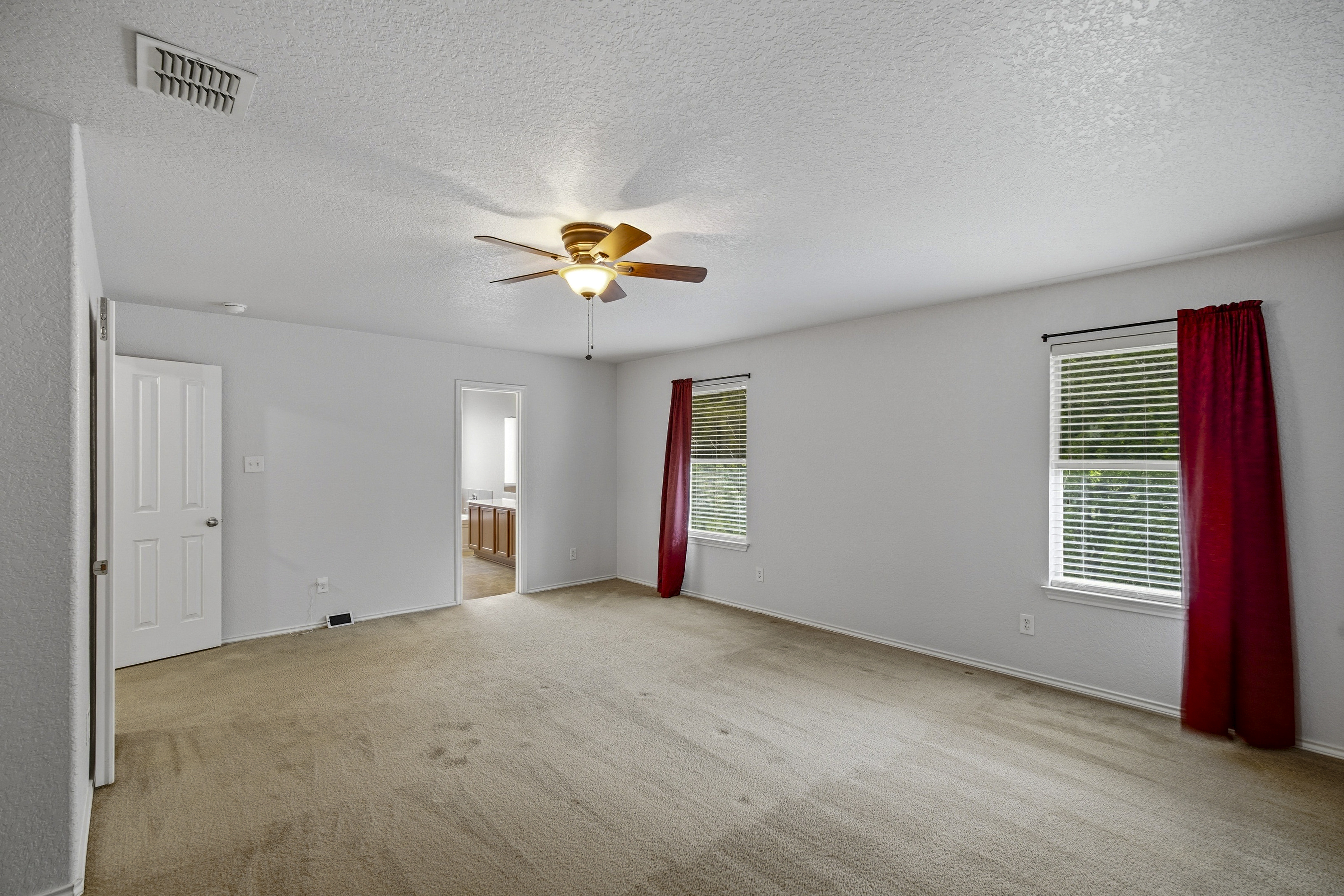  Serene Four Bedroom Home Backing to Greenbelt - 物件實景