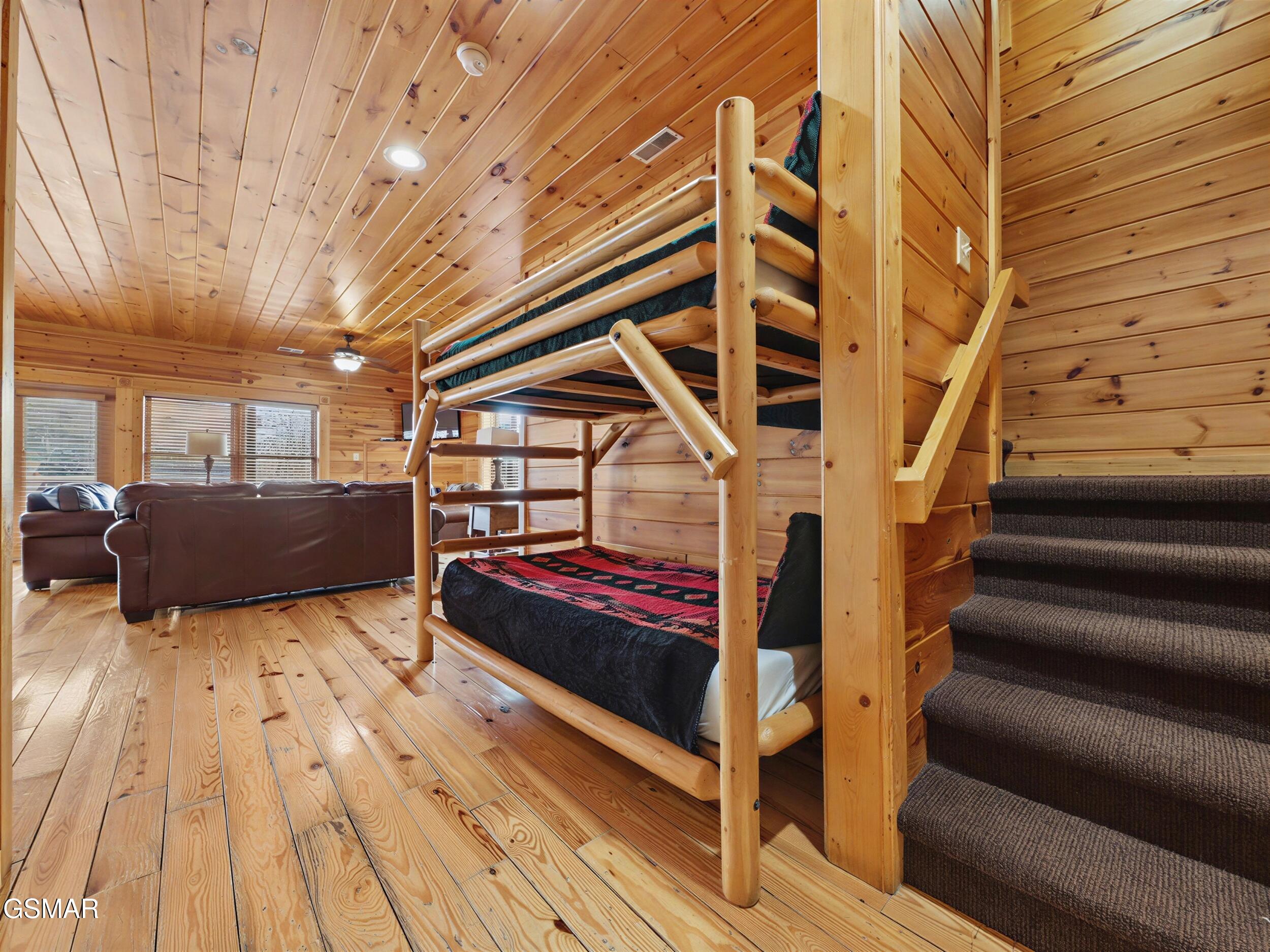 Gatlinburg, Tennessee, 37738, United States, 2 Bedrooms Bedrooms, ,3 BathroomsBathrooms,Residential,For Sale,2024380
