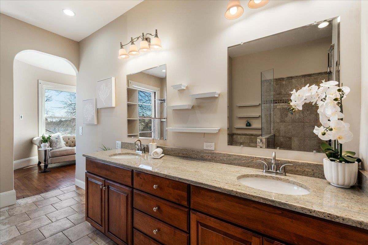 Manchester, New Hampshire, 03104, United States, 5 Bedrooms Bedrooms, ,6 BathroomsBathrooms,Residential,For Sale,1779351