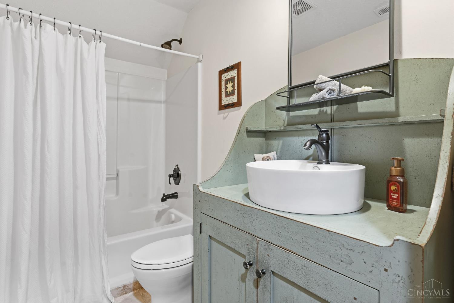 Wilmington, Ohio, 45177, United States, 6 Bedrooms Bedrooms, ,4 BathroomsBathrooms,Residential,For Sale,1989066