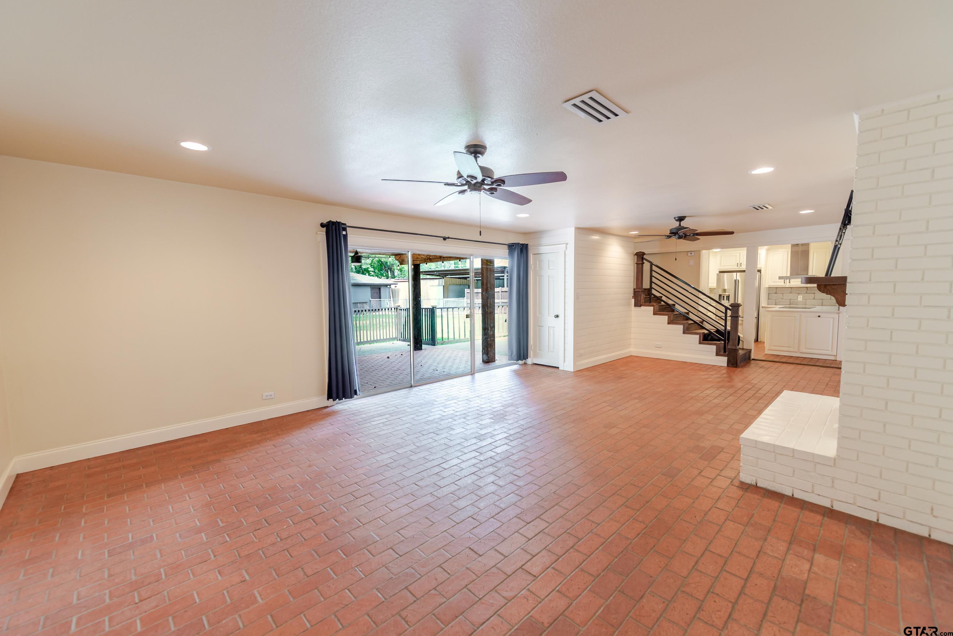 Mount Pleasant, Texas, 75455, United States, 5 Bedrooms Bedrooms, ,4 BathroomsBathrooms,Residential,For Sale,1975912