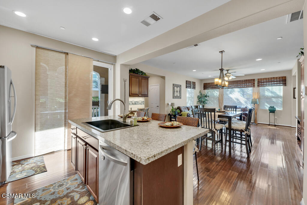 Valencia, California, 91354, United States, 4 Bedrooms Bedrooms, ,3 BathroomsBathrooms,Residential,For Sale,1914107