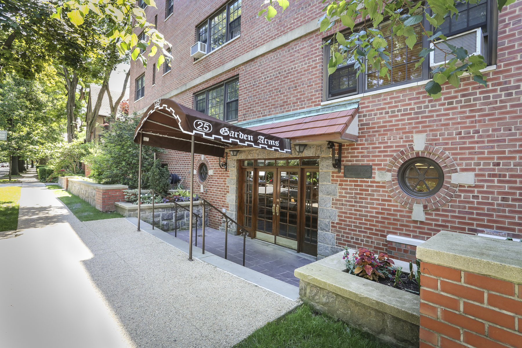  ?BRIGHT LARGE ONE BEDROOM CO-OP IN FOREST HILLS GARDENS? - 物件實景