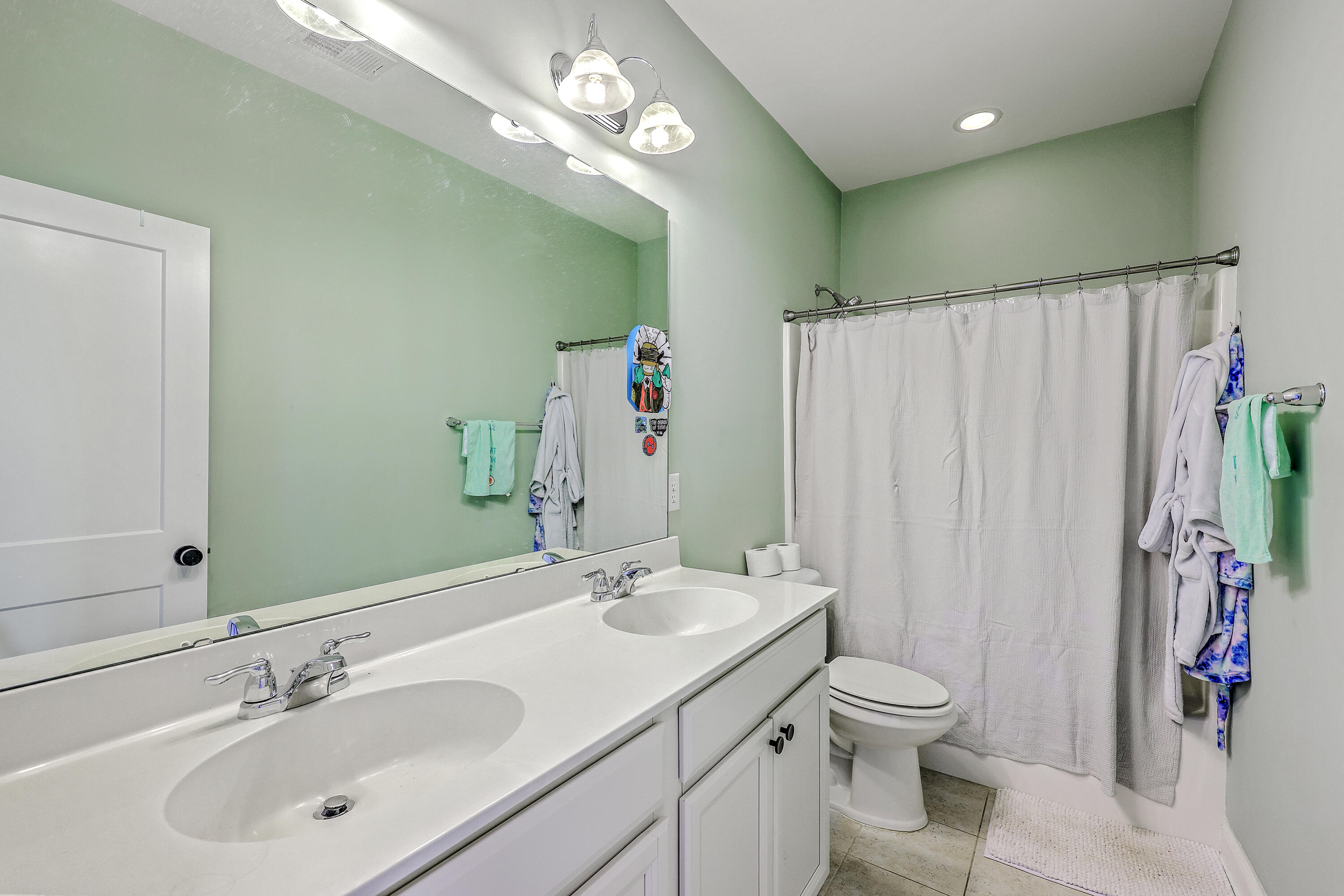 Summerville, South Carolina, 29486, United States, 3 Bedrooms Bedrooms, ,3 BathroomsBathrooms,Residential,For Sale,1889517