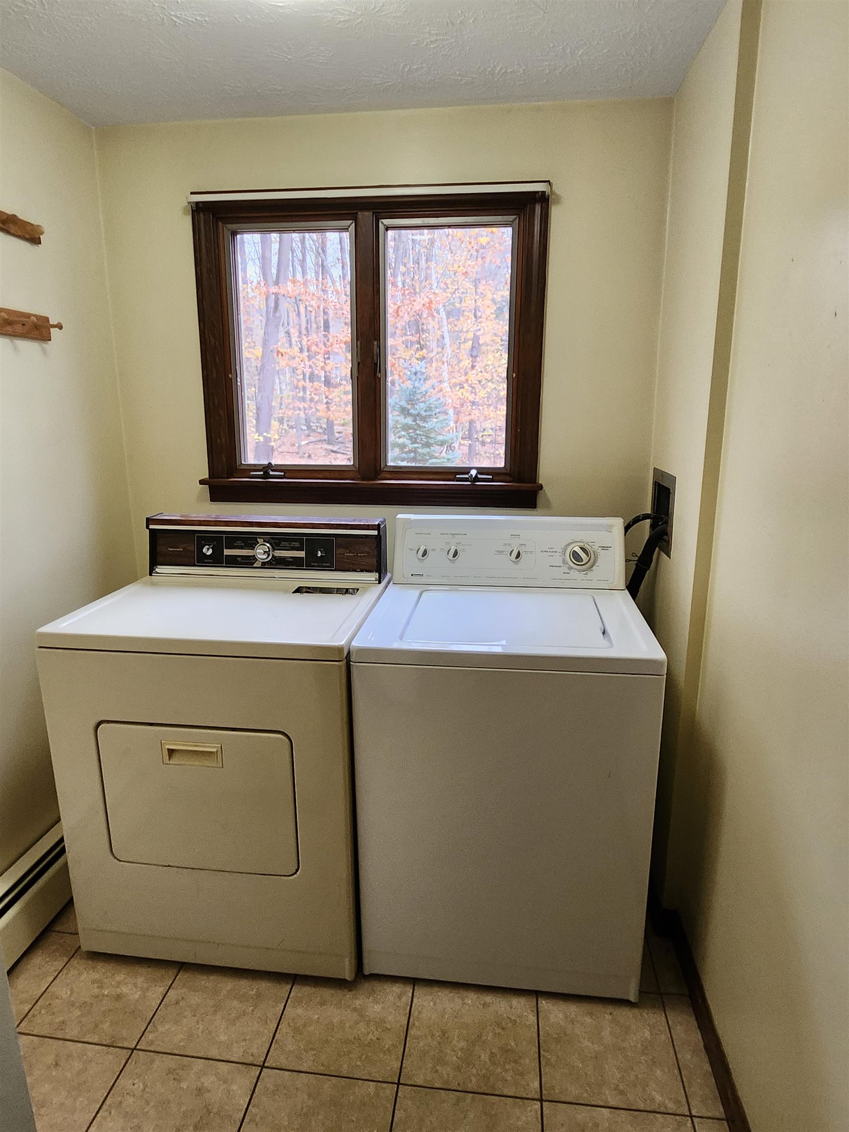 Bedford, New Hampshire, 03110, United States, 4 Bedrooms Bedrooms, ,2 BathroomsBathrooms,Residential,For Sale,1989395