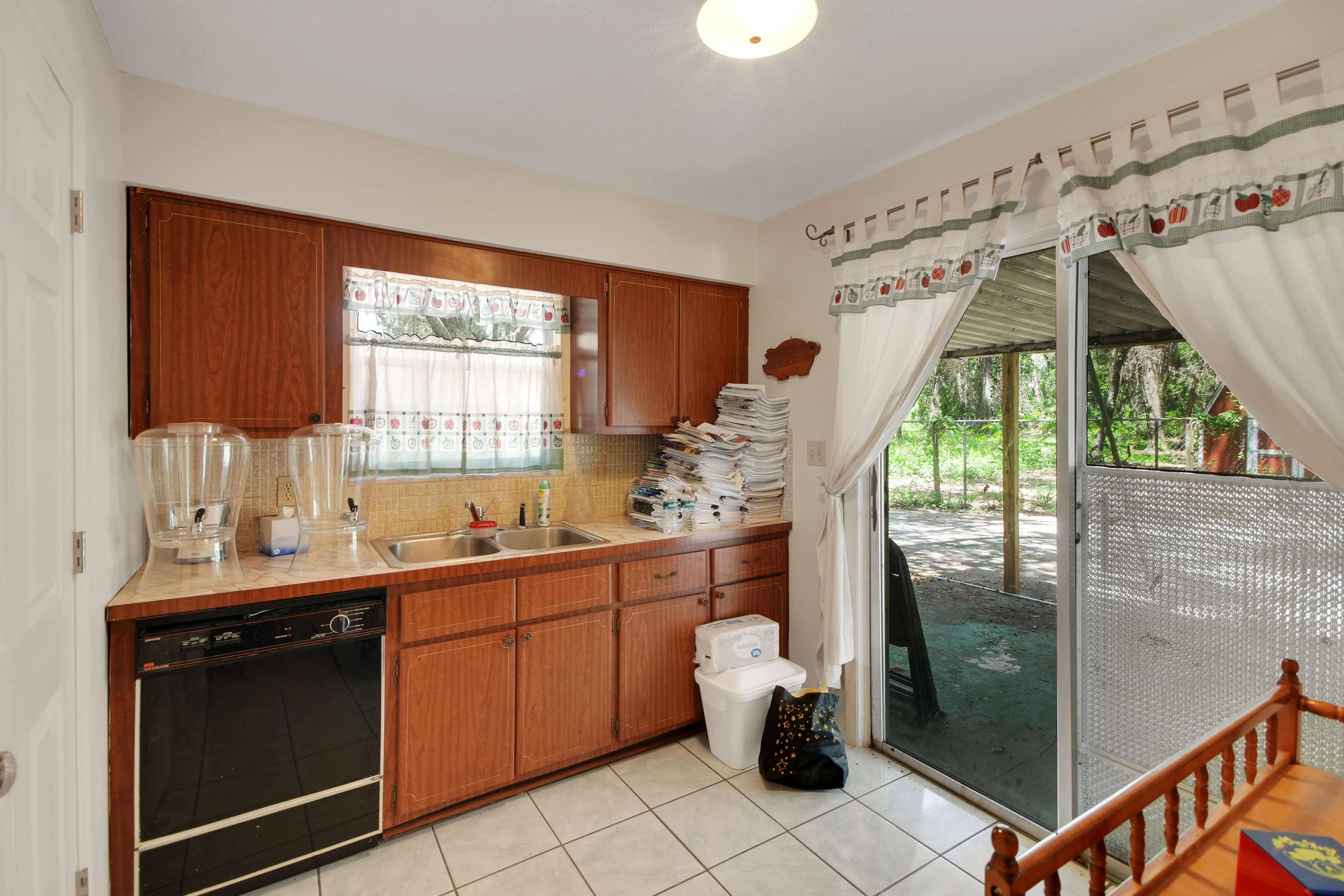 Lady Lake, Florida, 32159, United States, 6 Bedrooms Bedrooms, ,5 BathroomsBathrooms,Residential,For Sale,1921819