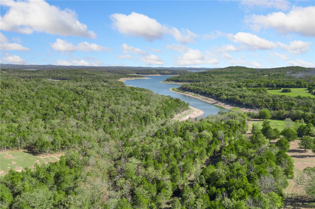 Yellville, Arkansas, 72687, United States, 2 Bedrooms Bedrooms, ,3 BathroomsBathrooms,Residential,For Sale,1970032