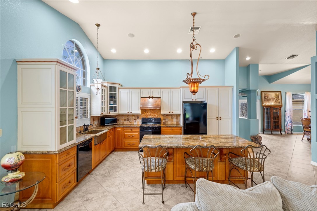 North Fort Myers, Florida, 33903, United States, 4 Bedrooms Bedrooms, ,5 BathroomsBathrooms,Residential,For Sale,1979747