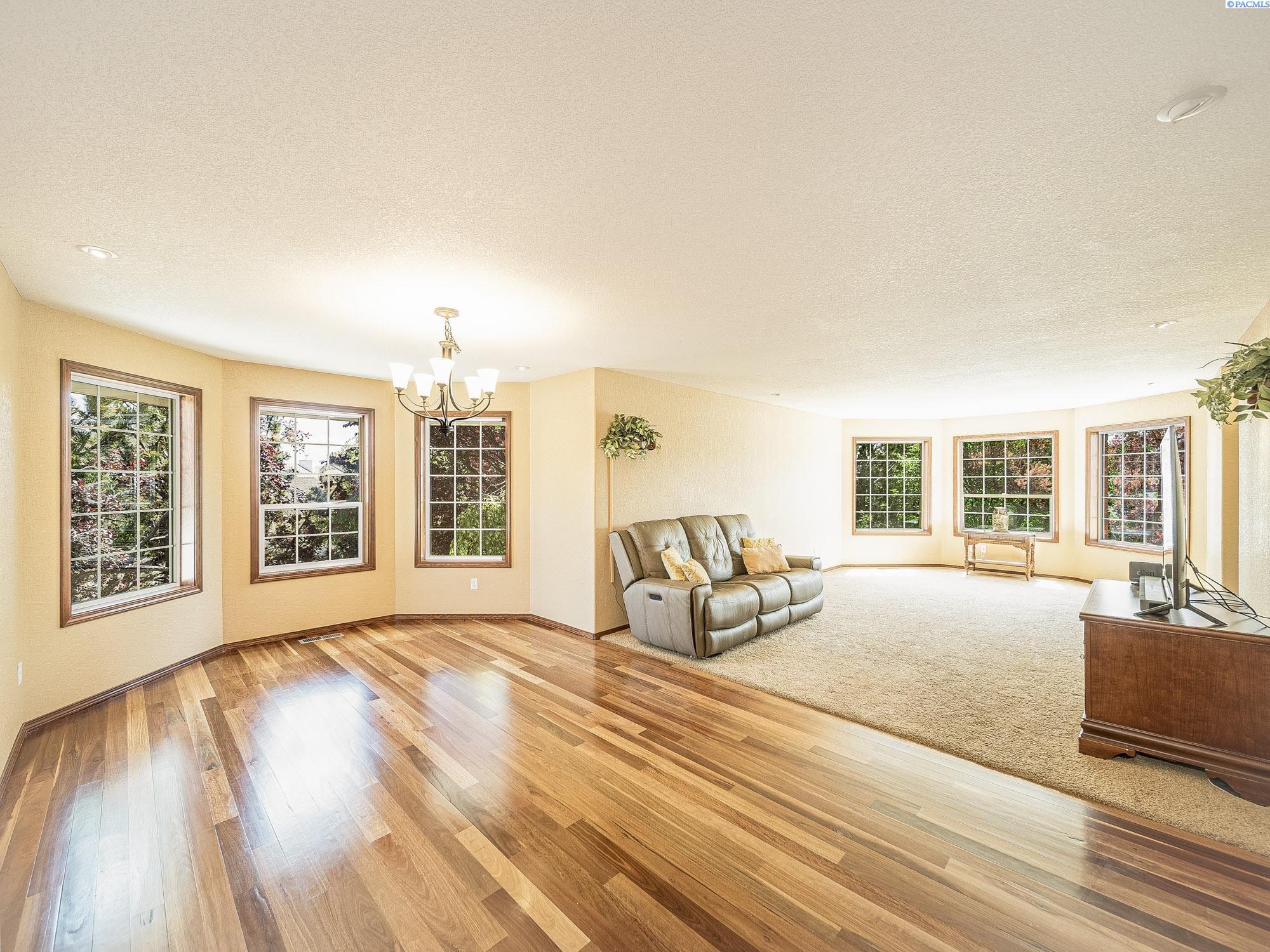 Yakima, Washington, 98908-0000, United States, 4 Bedrooms Bedrooms, ,2 BathroomsBathrooms,Residential,For Sale,1827891