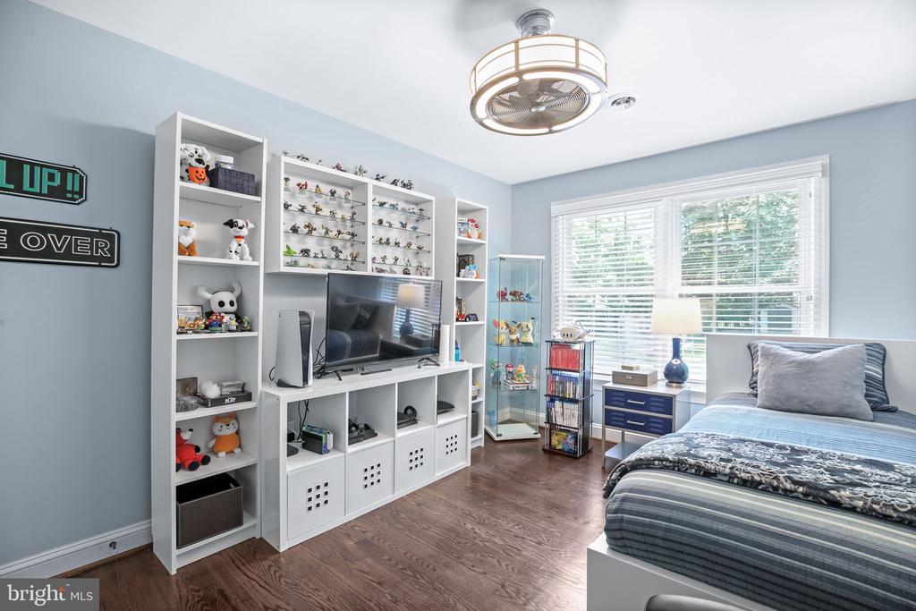 Fredericksburg, Virginia, 22407, United States, 5 Bedrooms Bedrooms, ,5 BathroomsBathrooms,Residential,For Sale,1927805