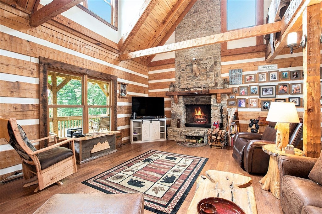 Blue Ridge, Georgia, 30513, United States, 4 Bedrooms Bedrooms, ,3 BathroomsBathrooms,Residential,For Sale,1871942
