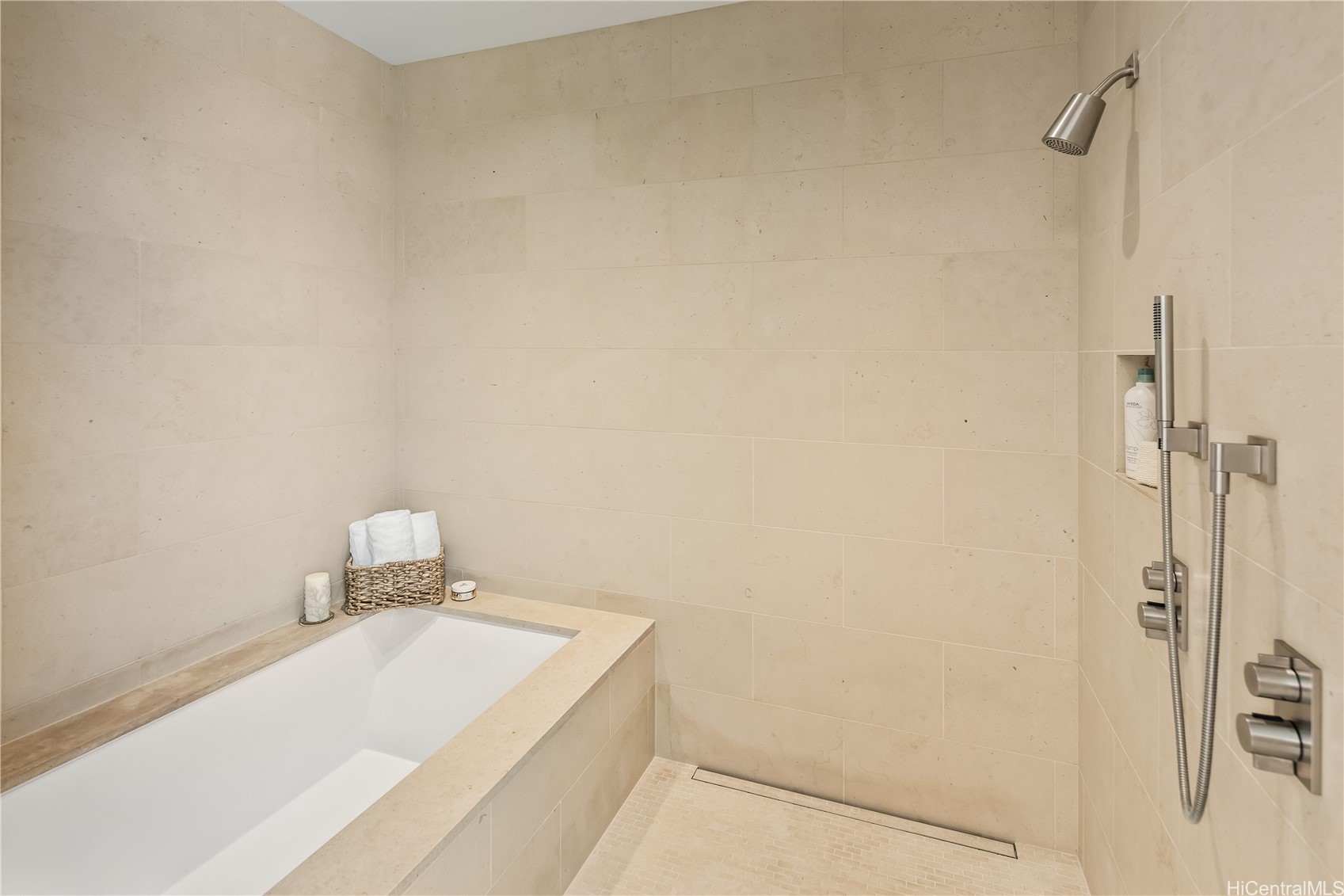 Honolulu, Hawaii, 96814, United States, 3 Bedrooms Bedrooms, ,4 BathroomsBathrooms,Residential,For Sale,1991765