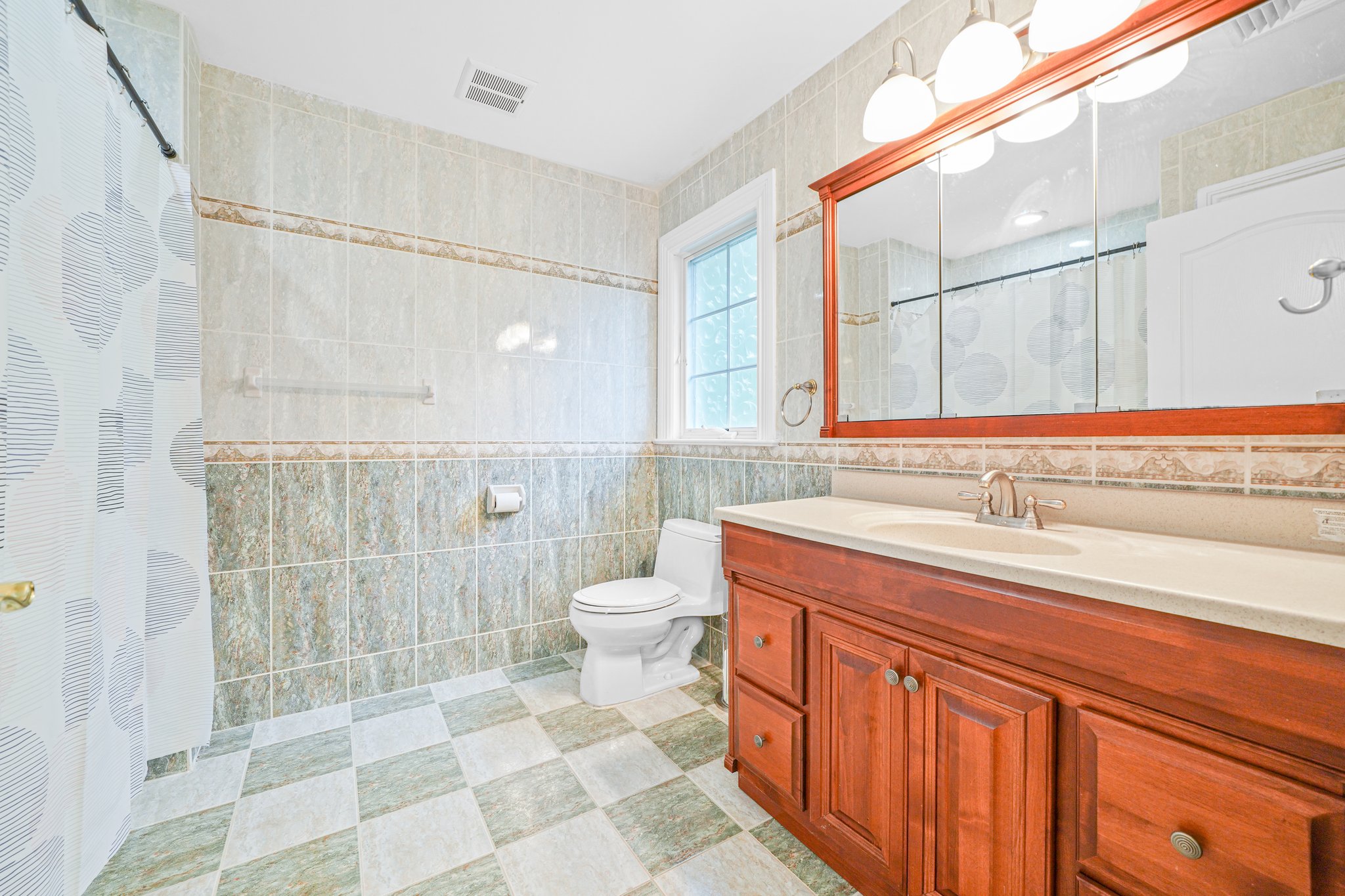 Kinnelon, New Jersey, 07405, United States, 6 Bedrooms Bedrooms, ,5 BathroomsBathrooms,Residential,For Sale,1983077