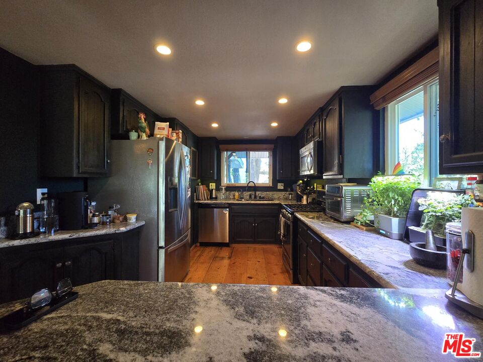 Crestline, California, 92325, United States, 5 Bedrooms Bedrooms, ,3 BathroomsBathrooms,Residential,For Sale,1907137