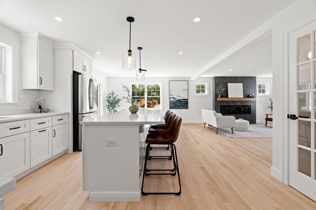 Haverhill, Massachusetts, 01832, United States, 3 Bedrooms Bedrooms, ,4 BathroomsBathrooms,Residential,For Sale,1827330