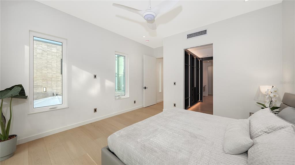 Longboat Key, Florida, 34228, United States, 5 Bedrooms Bedrooms, ,5 BathroomsBathrooms,Residential,For Sale,1766369