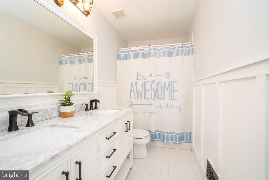 Monmouth Junction, New Jersey, 08852, United States, 4 Bedrooms Bedrooms, ,3 BathroomsBathrooms,Residential,For Sale,1869569