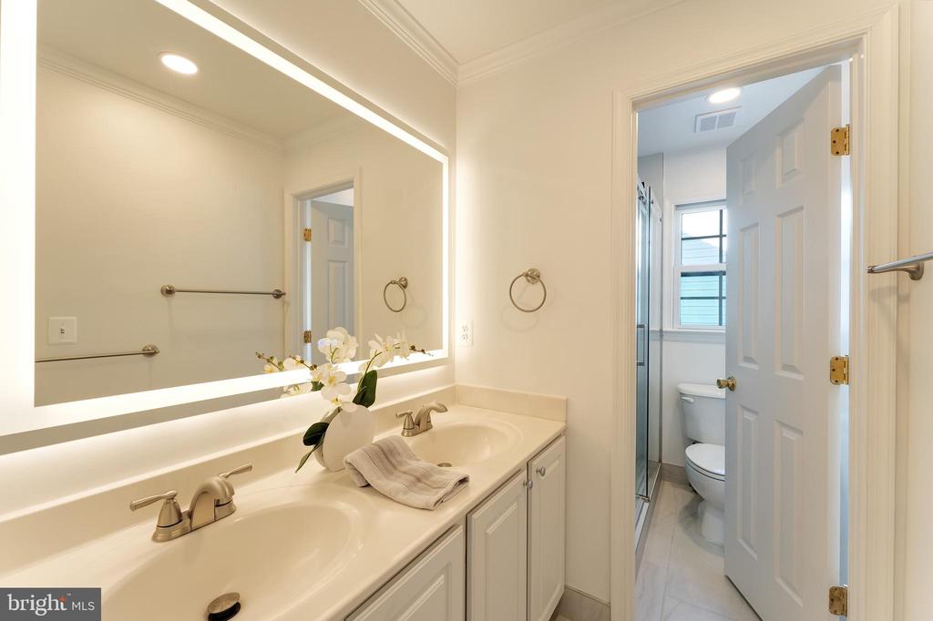 Lorton, Virginia, 22079, United States, 5 Bedrooms Bedrooms, ,4 BathroomsBathrooms,Residential,For Sale,2001485